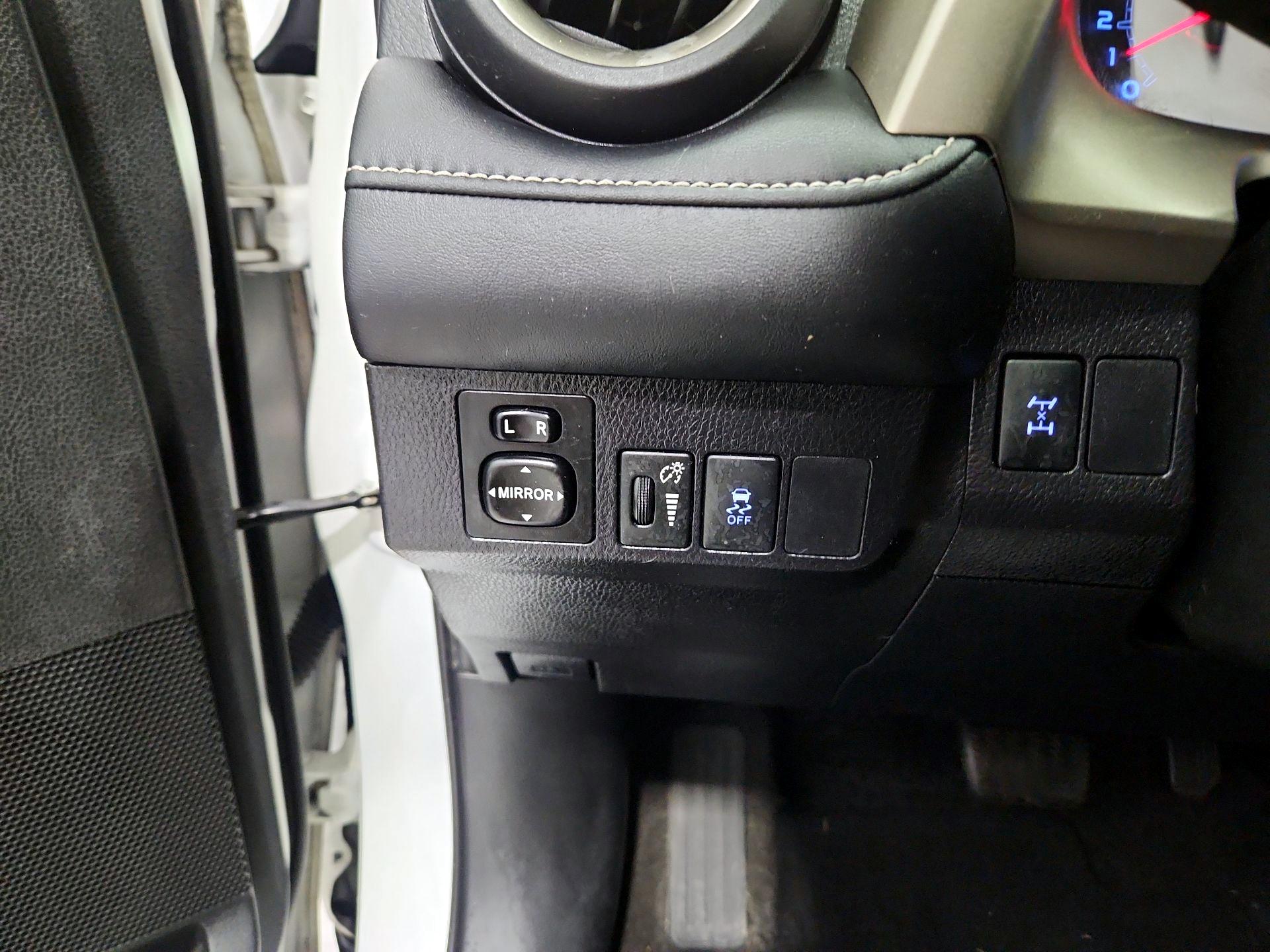 Thumbnail: 2015 Toyota RAV4 - 13