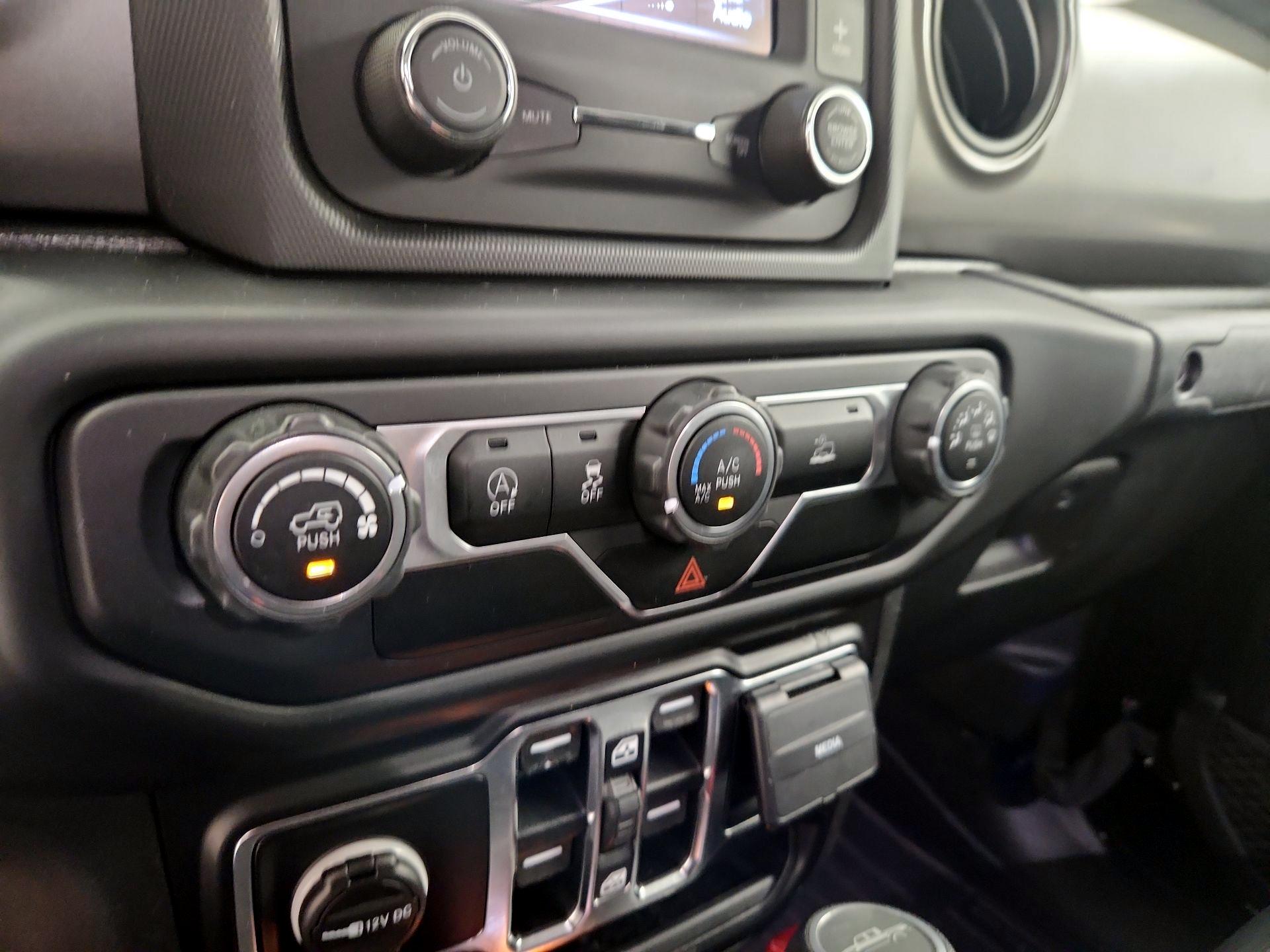 Thumbnail: 2021 Jeep Gladiator - 16