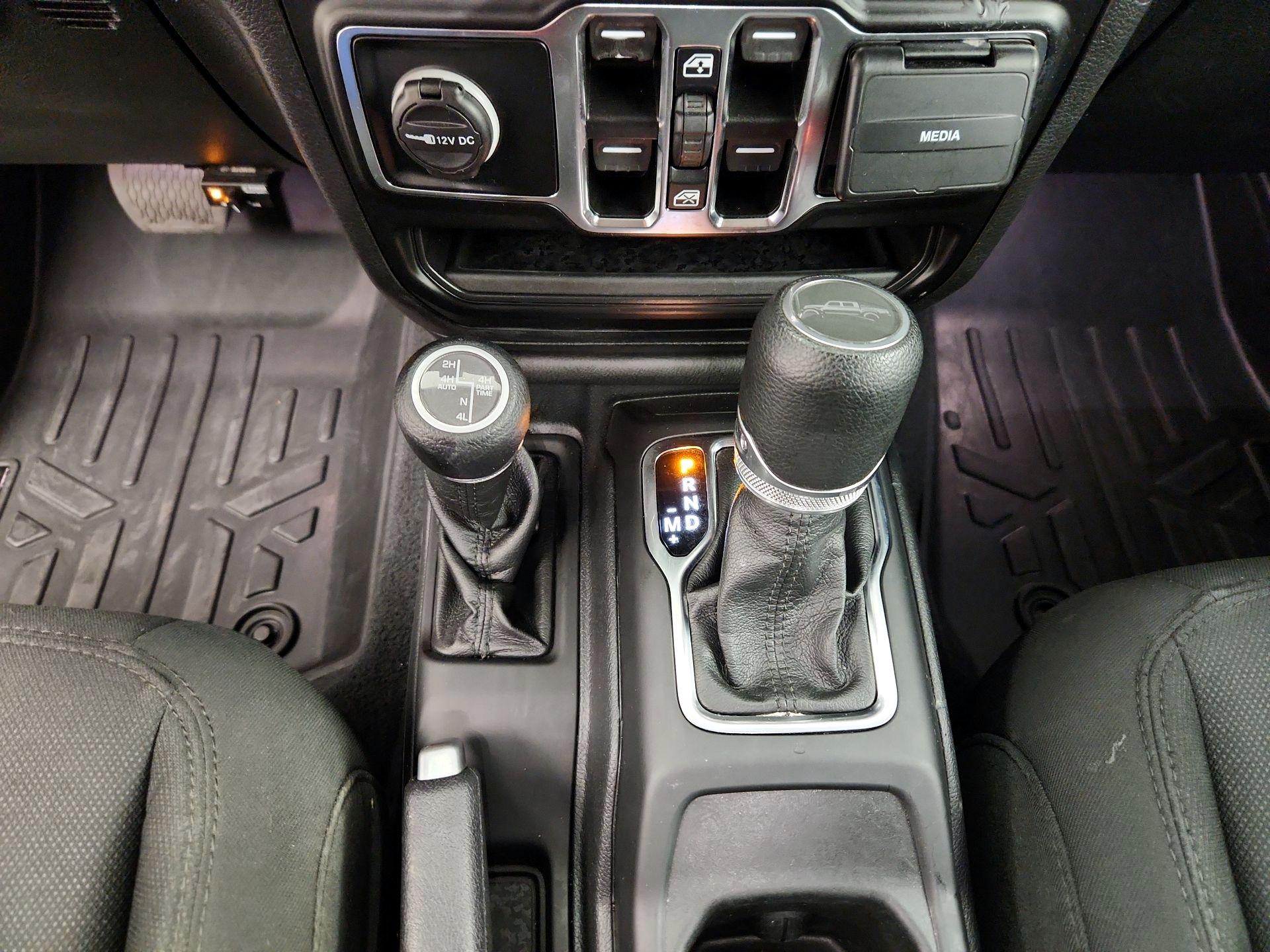 Thumbnail: 2021 Jeep Gladiator - 17