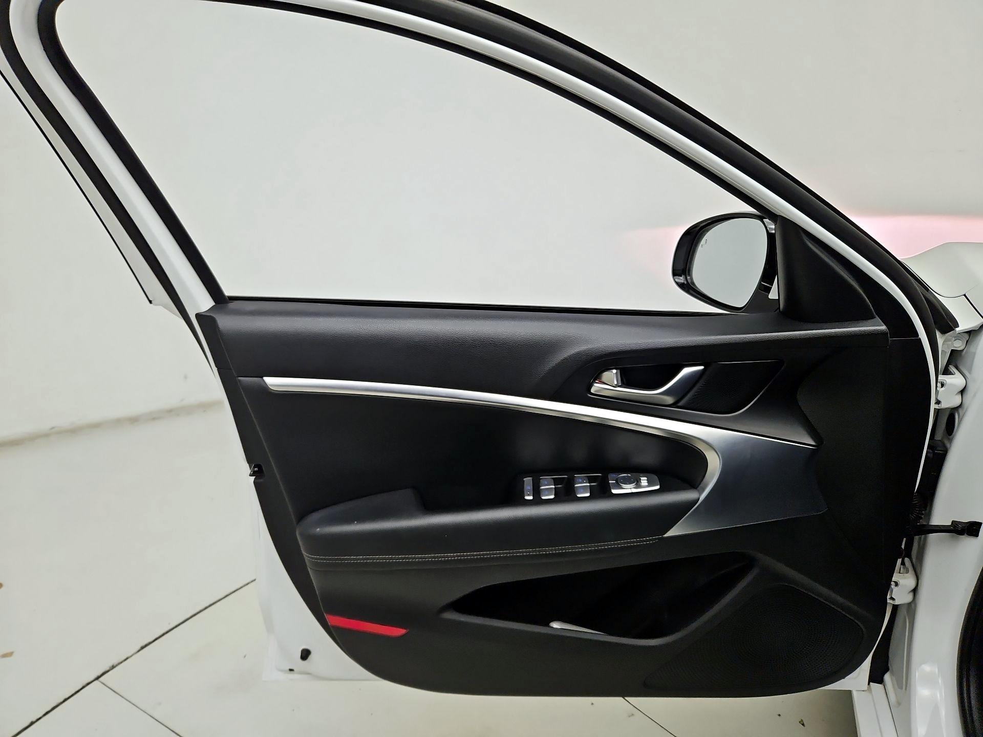 Thumbnail: 2020 Genesis G70 - 12