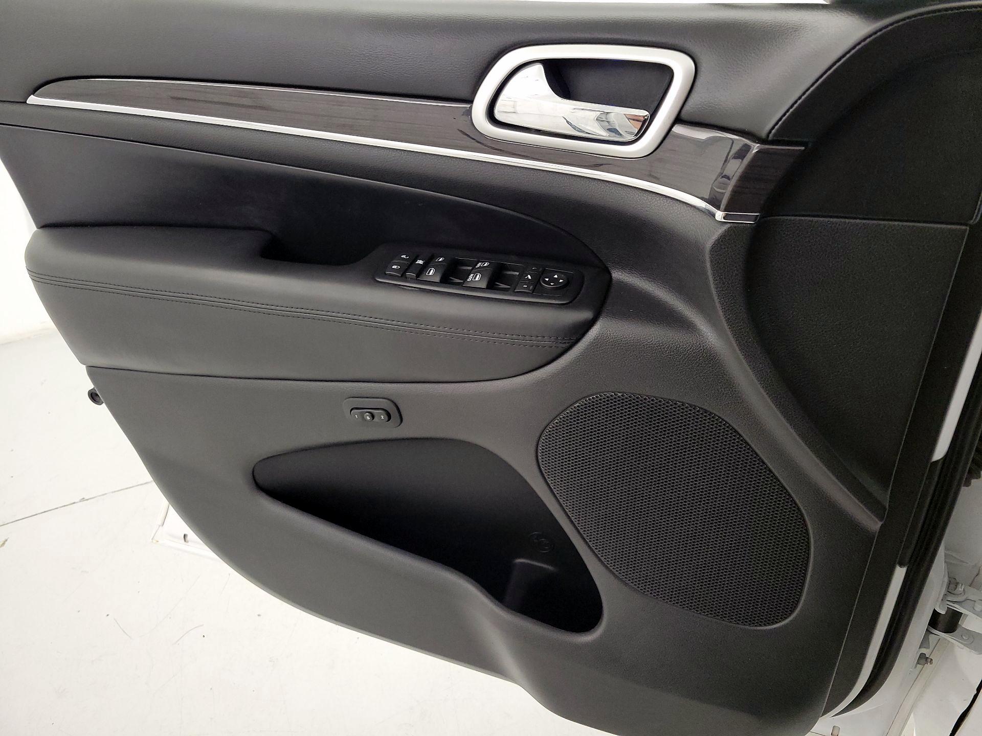 Thumbnail: 2015 Jeep Grand Cherokee - 12