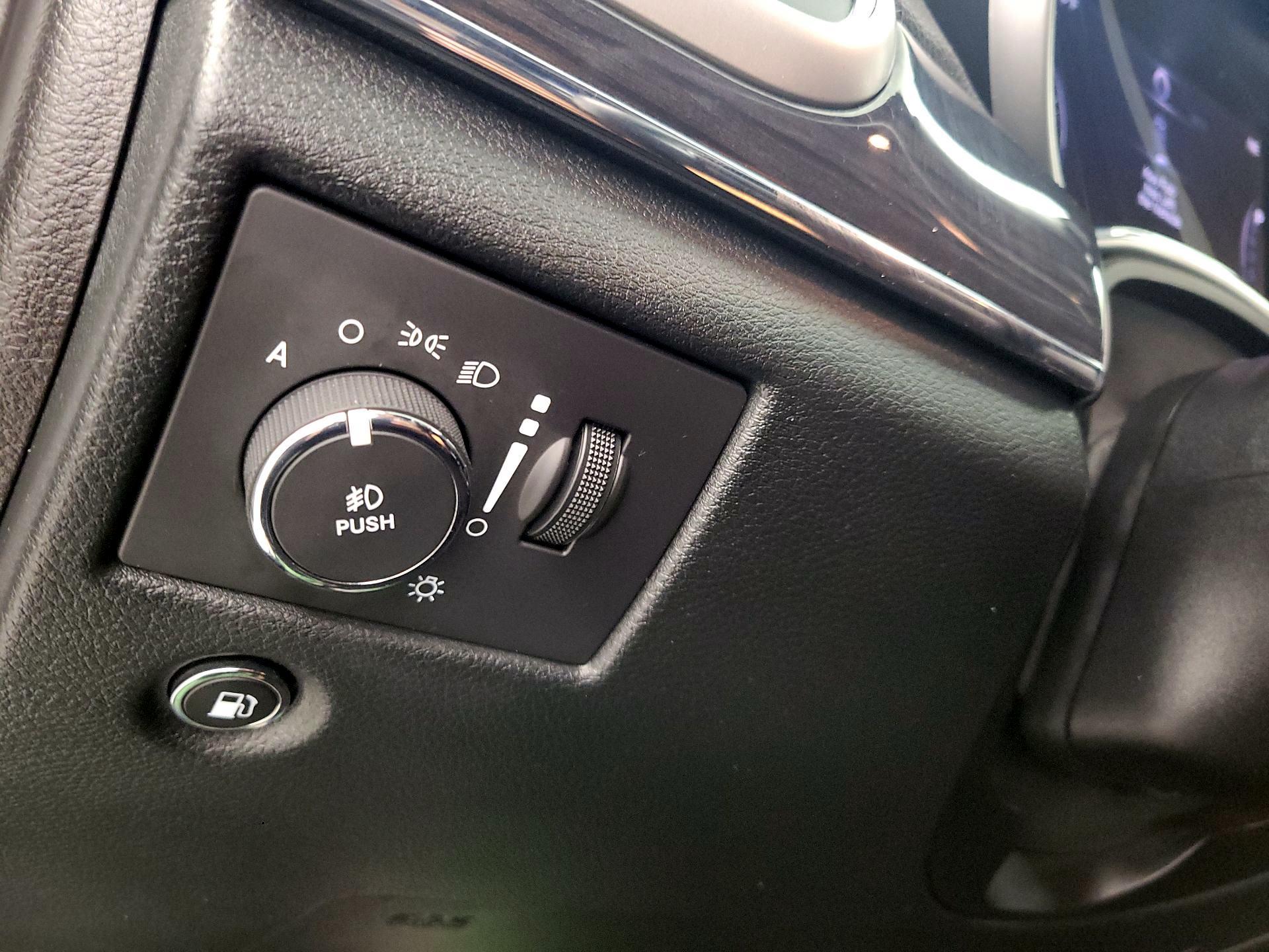 Thumbnail: 2015 Jeep Grand Cherokee - 13