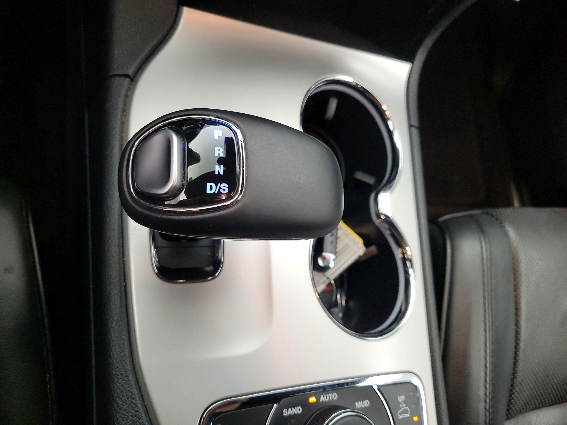 Thumbnail: 2015 Jeep Grand Cherokee - 18