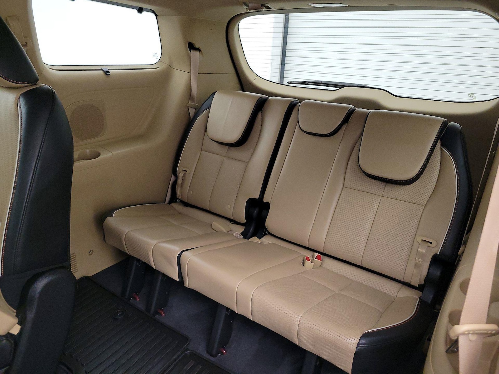 2016 Kia Sedona EX - Photo 21
