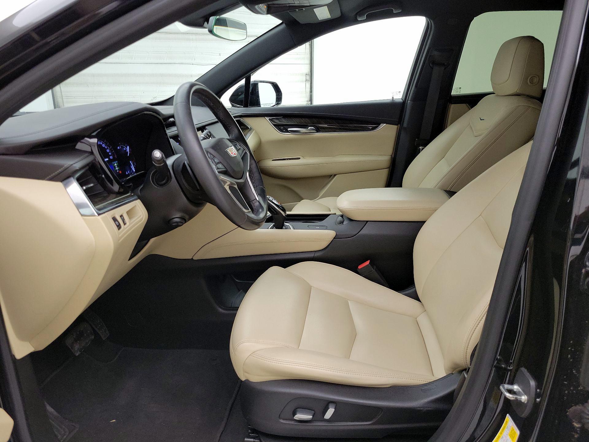 Thumbnail: 2017 Cadillac XT5 - 11