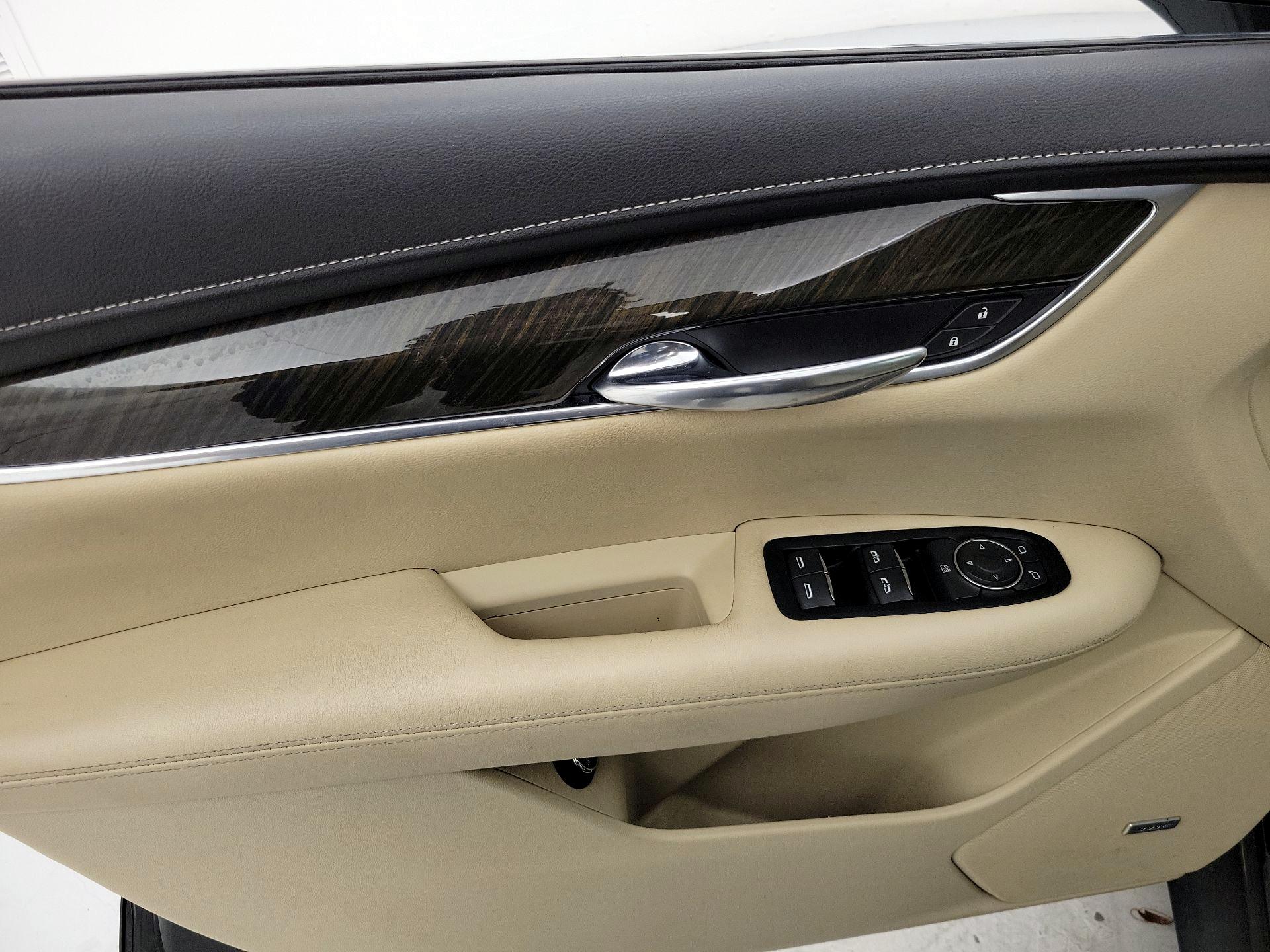 Thumbnail: 2017 Cadillac XT5 - 12