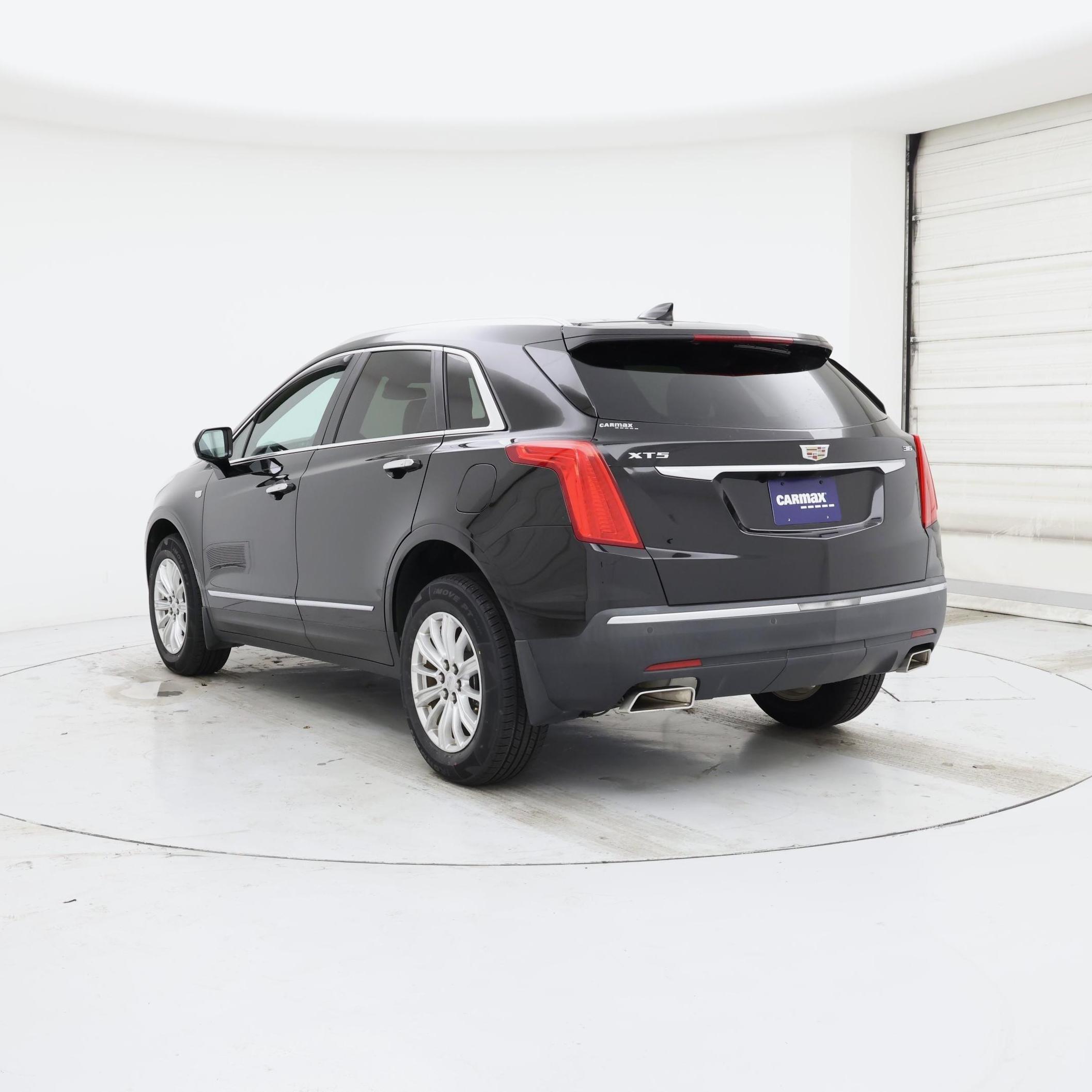 Thumbnail: 2017 Cadillac XT5 - 2