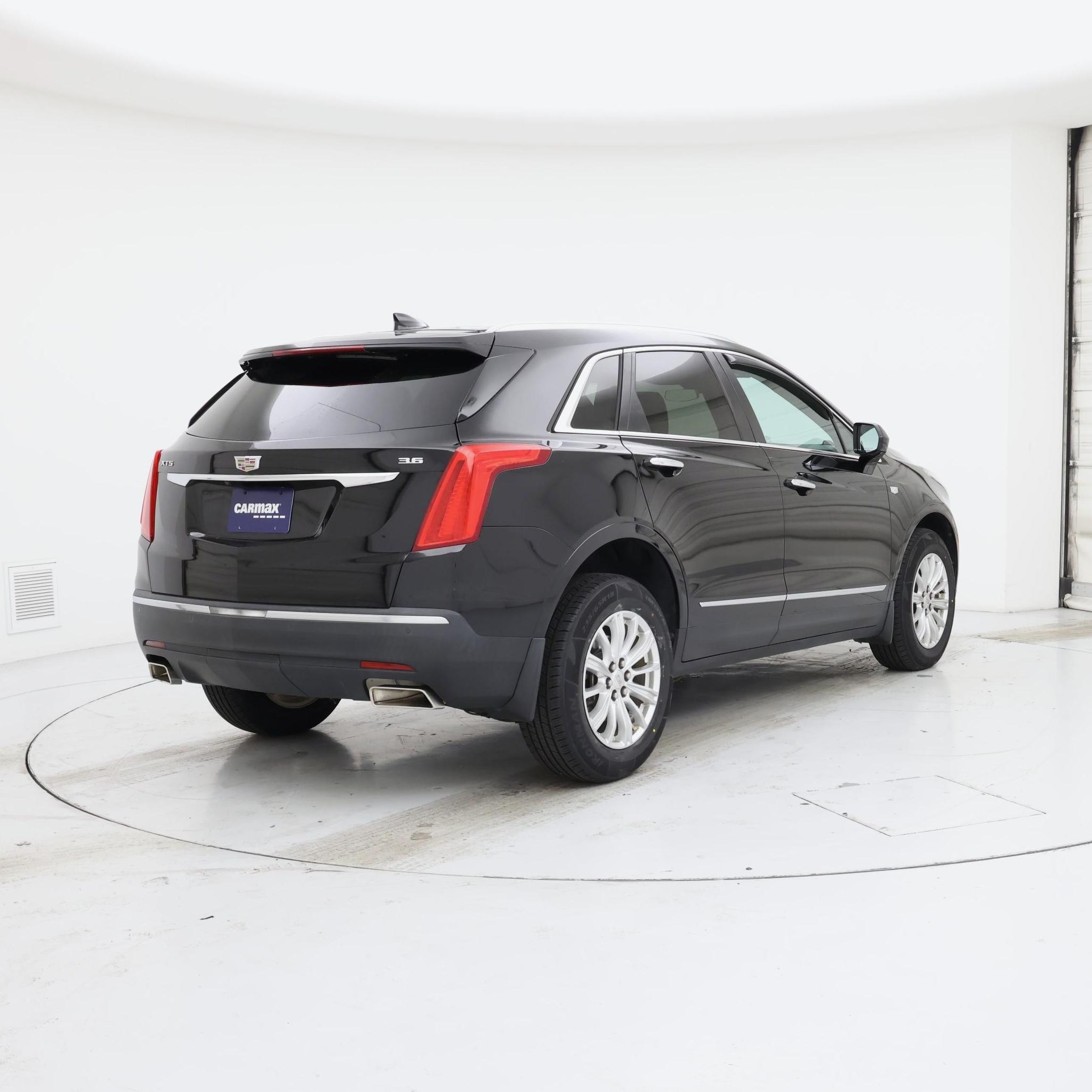 Thumbnail: 2017 Cadillac XT5 - 8