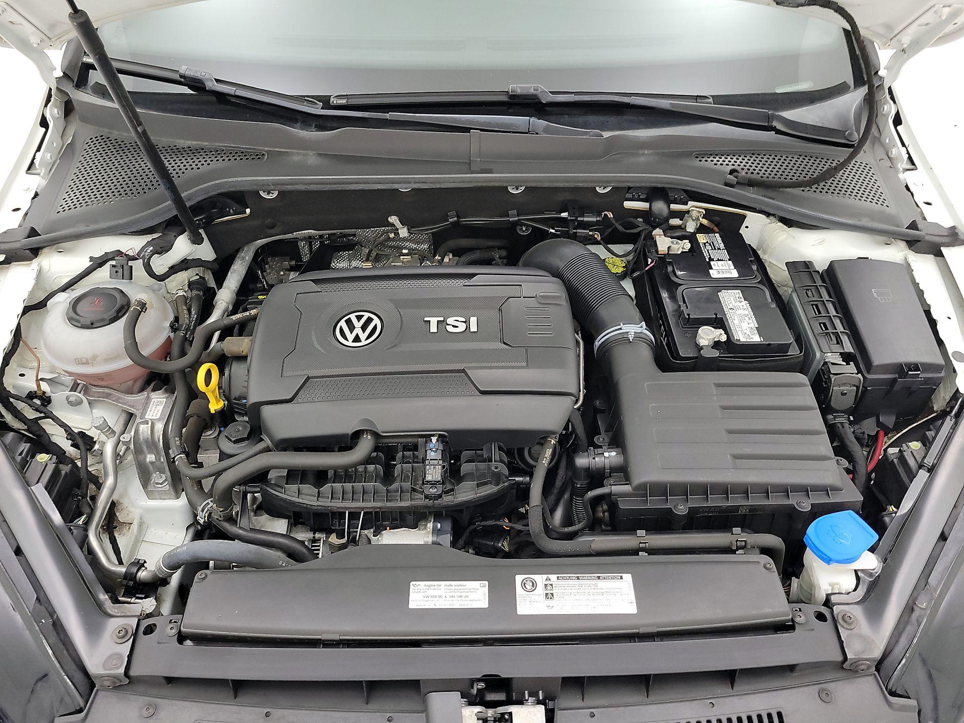 Thumbnail: 2019 Volkswagen Golf - 20