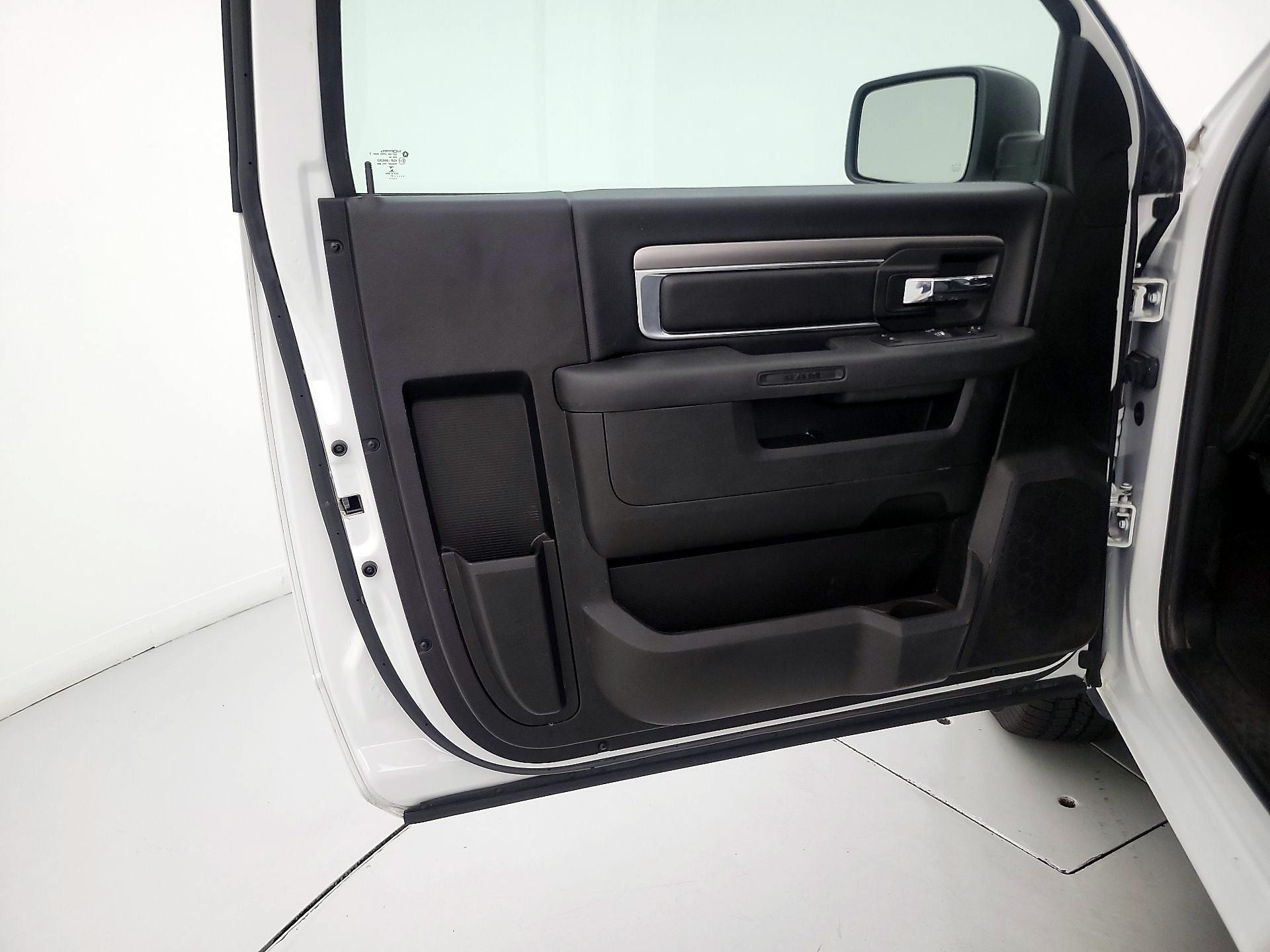Thumbnail: 2021 RAM 1500 Classic - 12