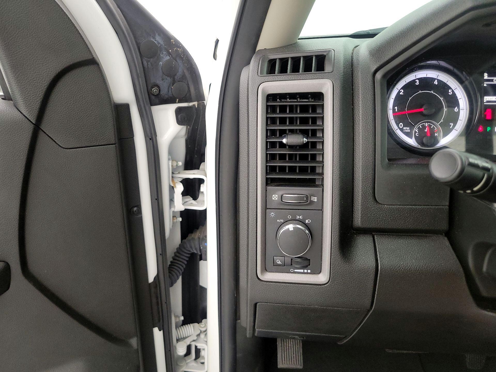 Thumbnail: 2021 RAM 1500 Classic - 13