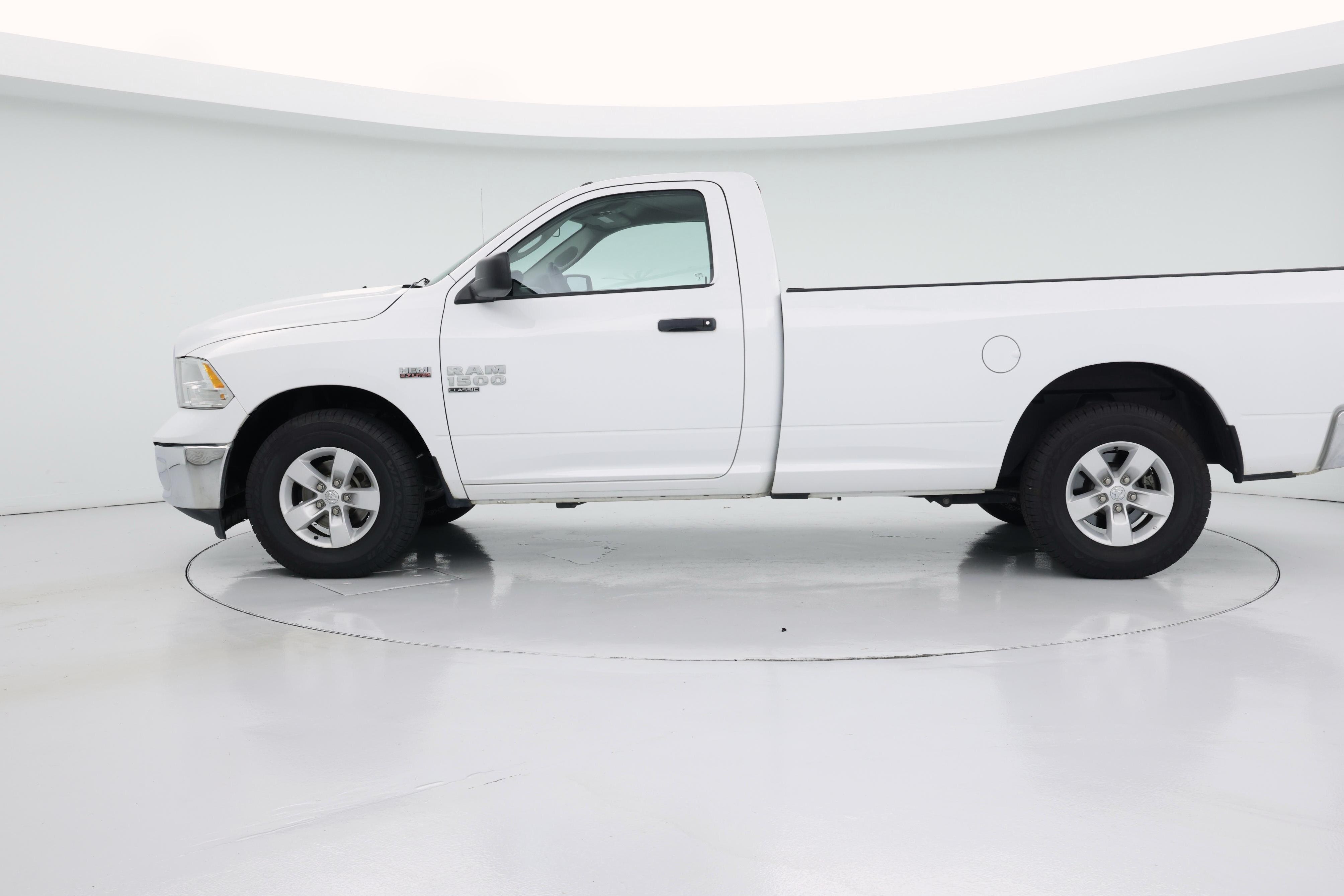 Thumbnail: 2021 RAM 1500 Classic - 3