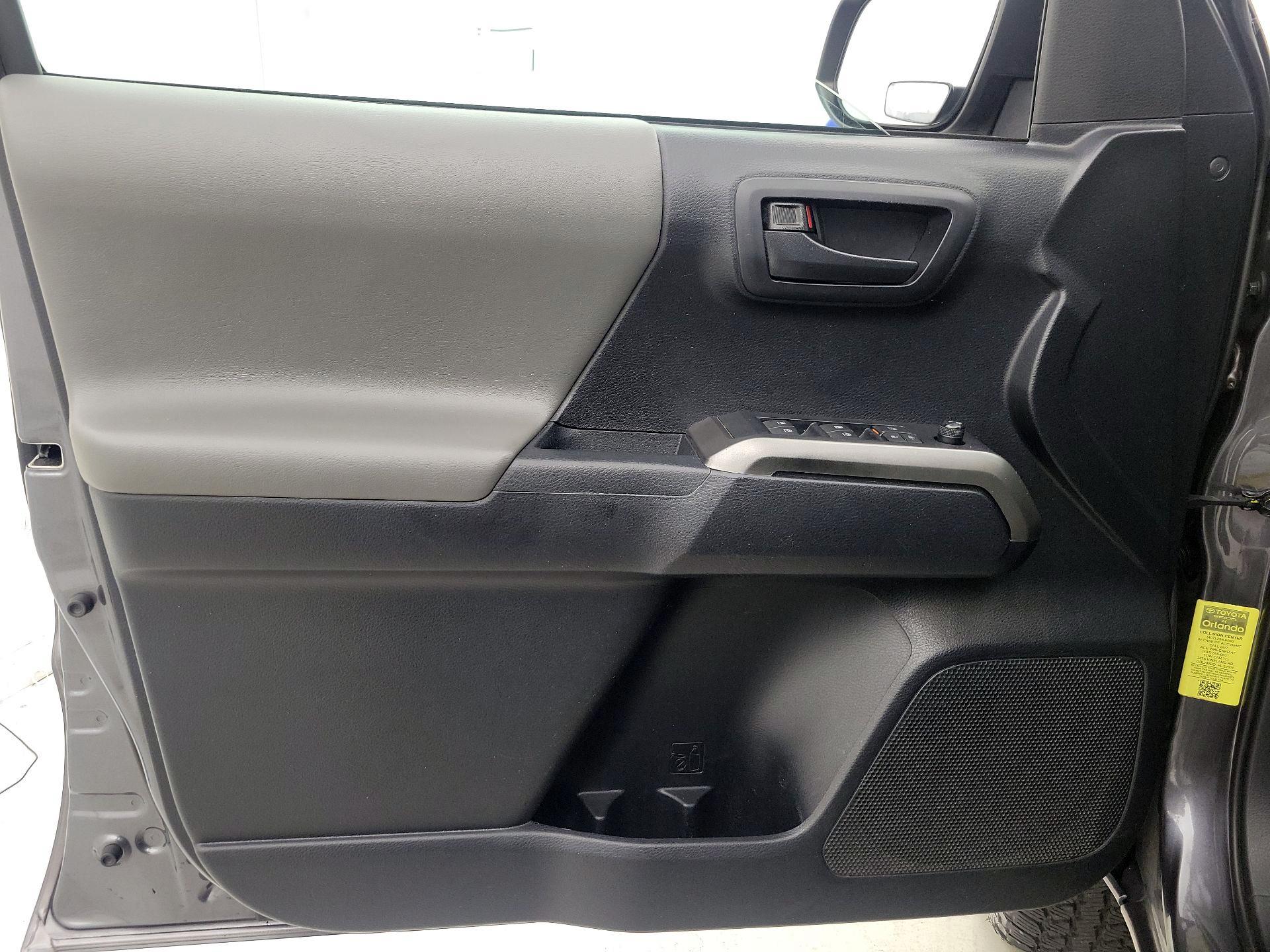 Thumbnail: 2019 Toyota Tacoma - 12