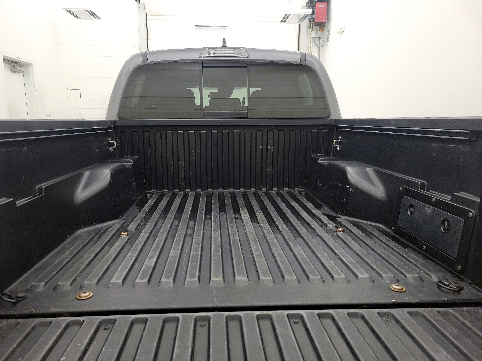 Thumbnail: 2019 Toyota Tacoma - 20