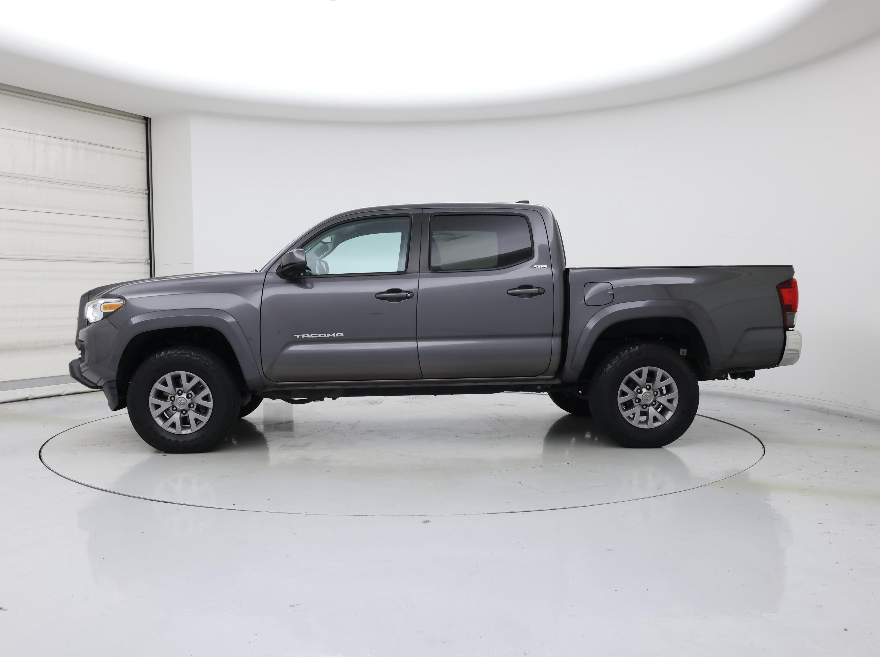 Thumbnail: 2019 Toyota Tacoma - 3