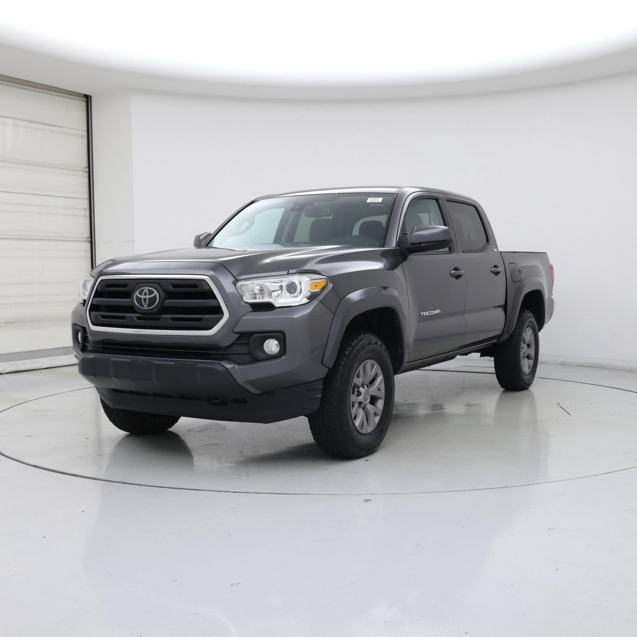 Thumbnail: 2019 Toyota Tacoma - 4