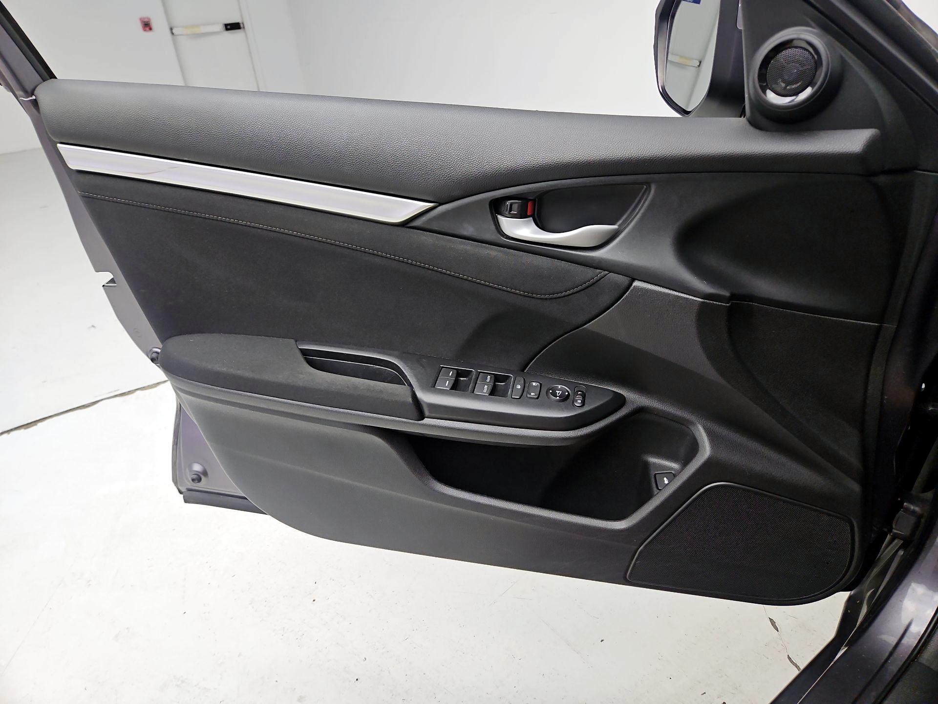 Thumbnail: 2016 Honda Civic - 12