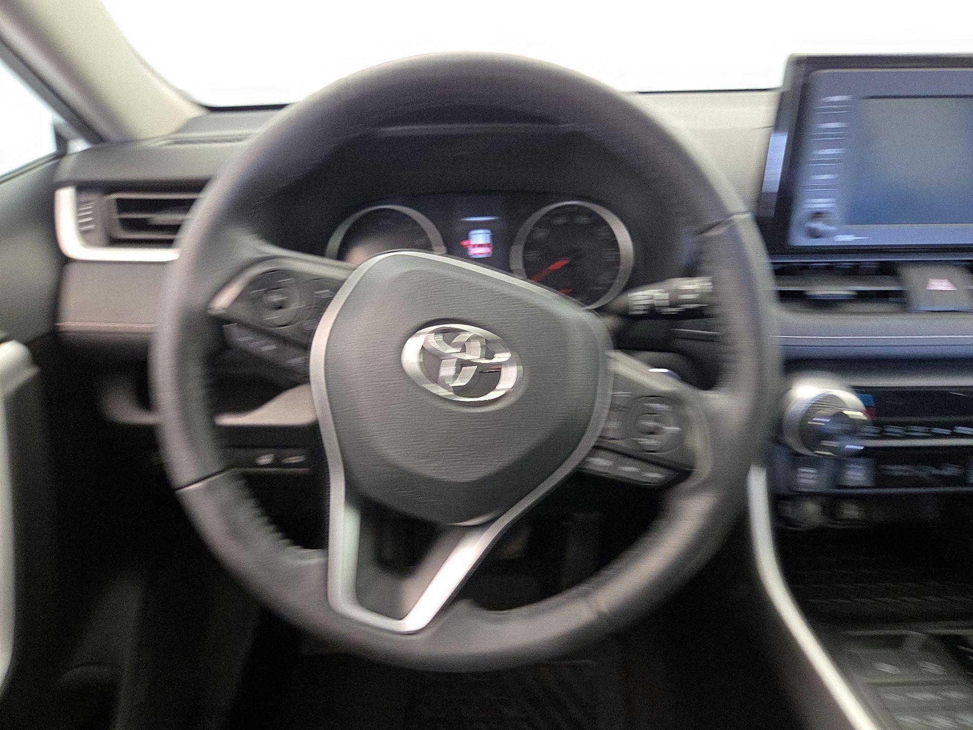 Thumbnail: 2021 Toyota RAV4 - 10