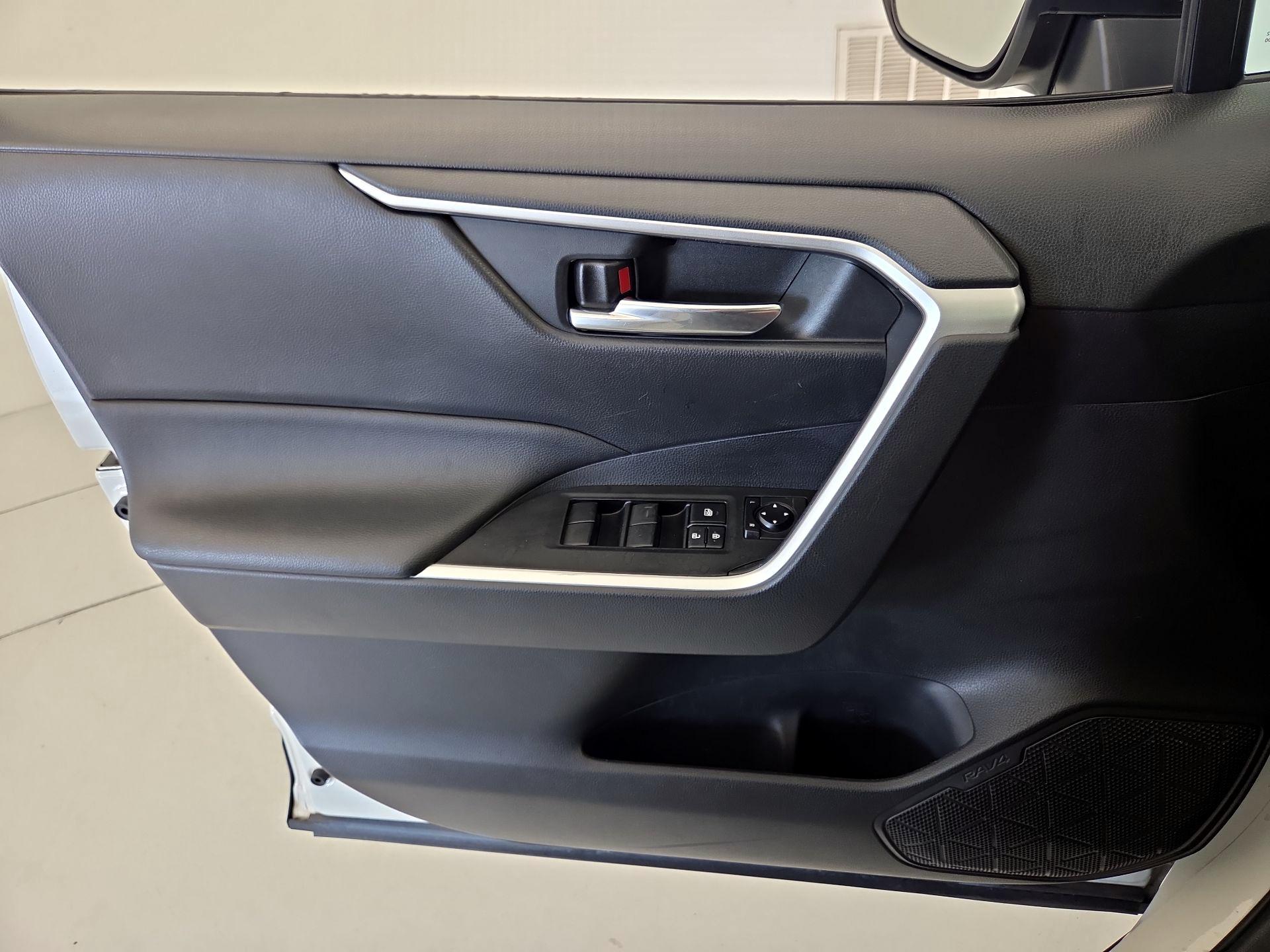 Thumbnail: 2021 Toyota RAV4 - 12