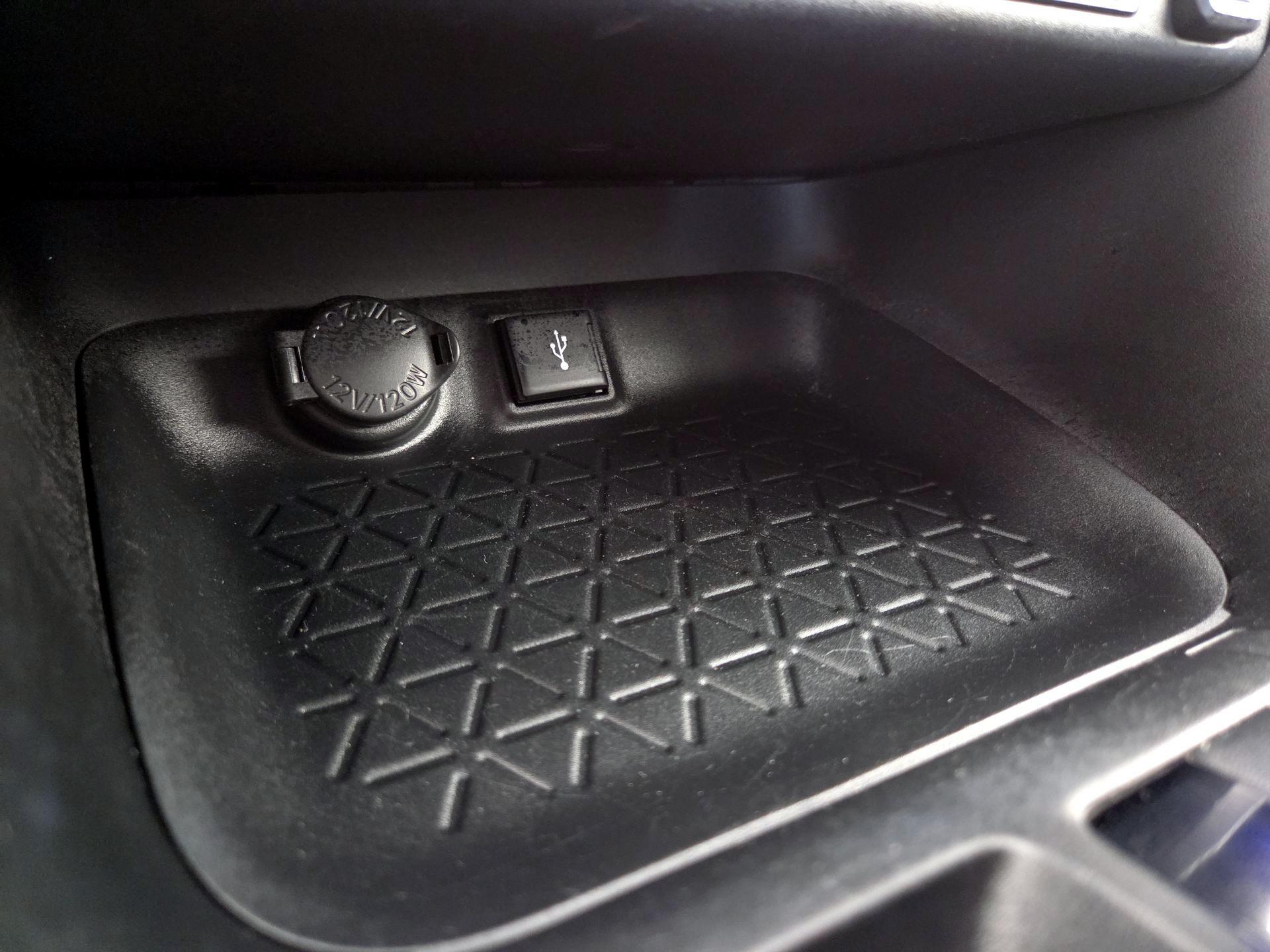 Thumbnail: 2021 Toyota RAV4 - 18