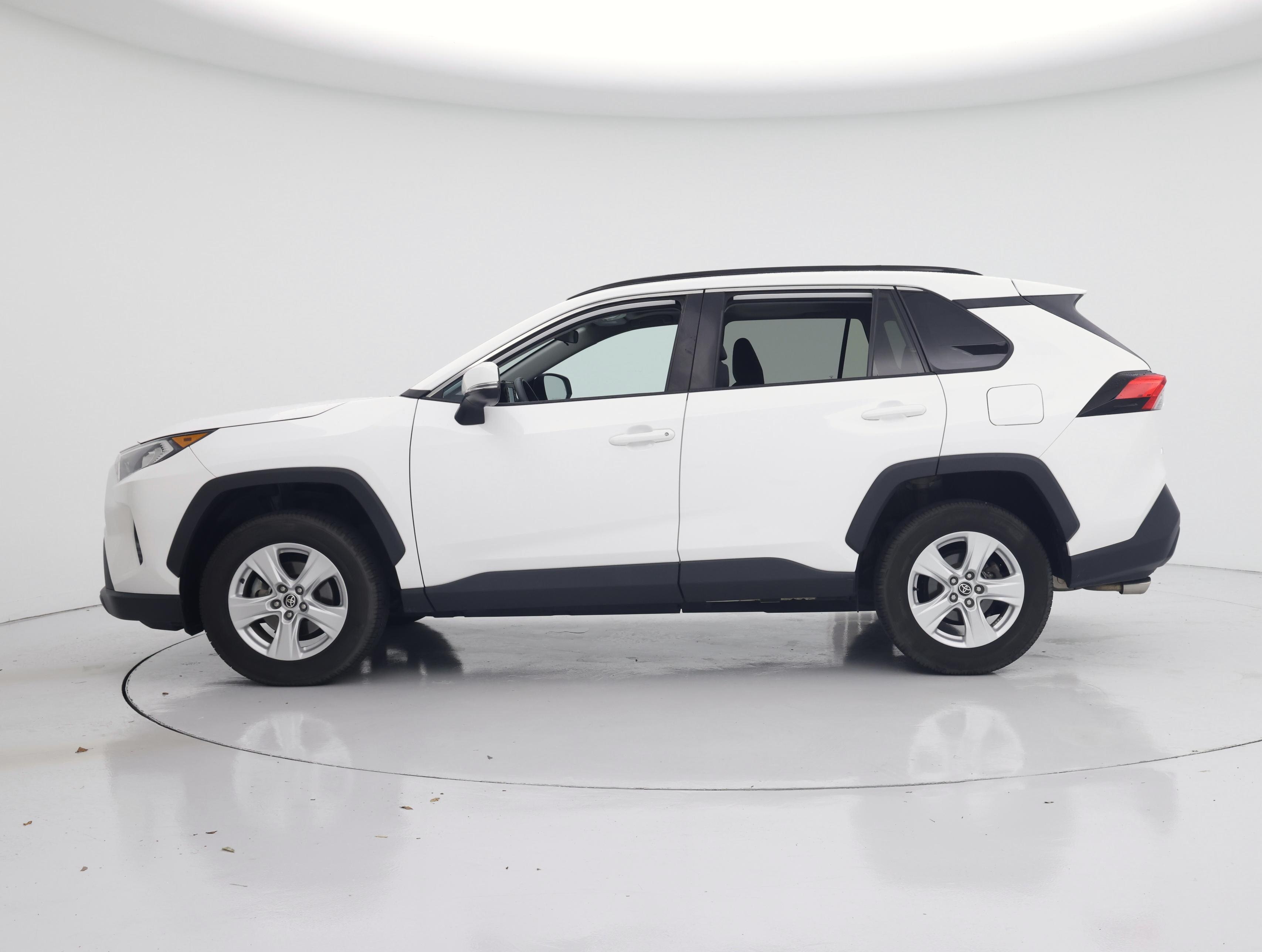 Thumbnail: 2021 Toyota RAV4 - 3