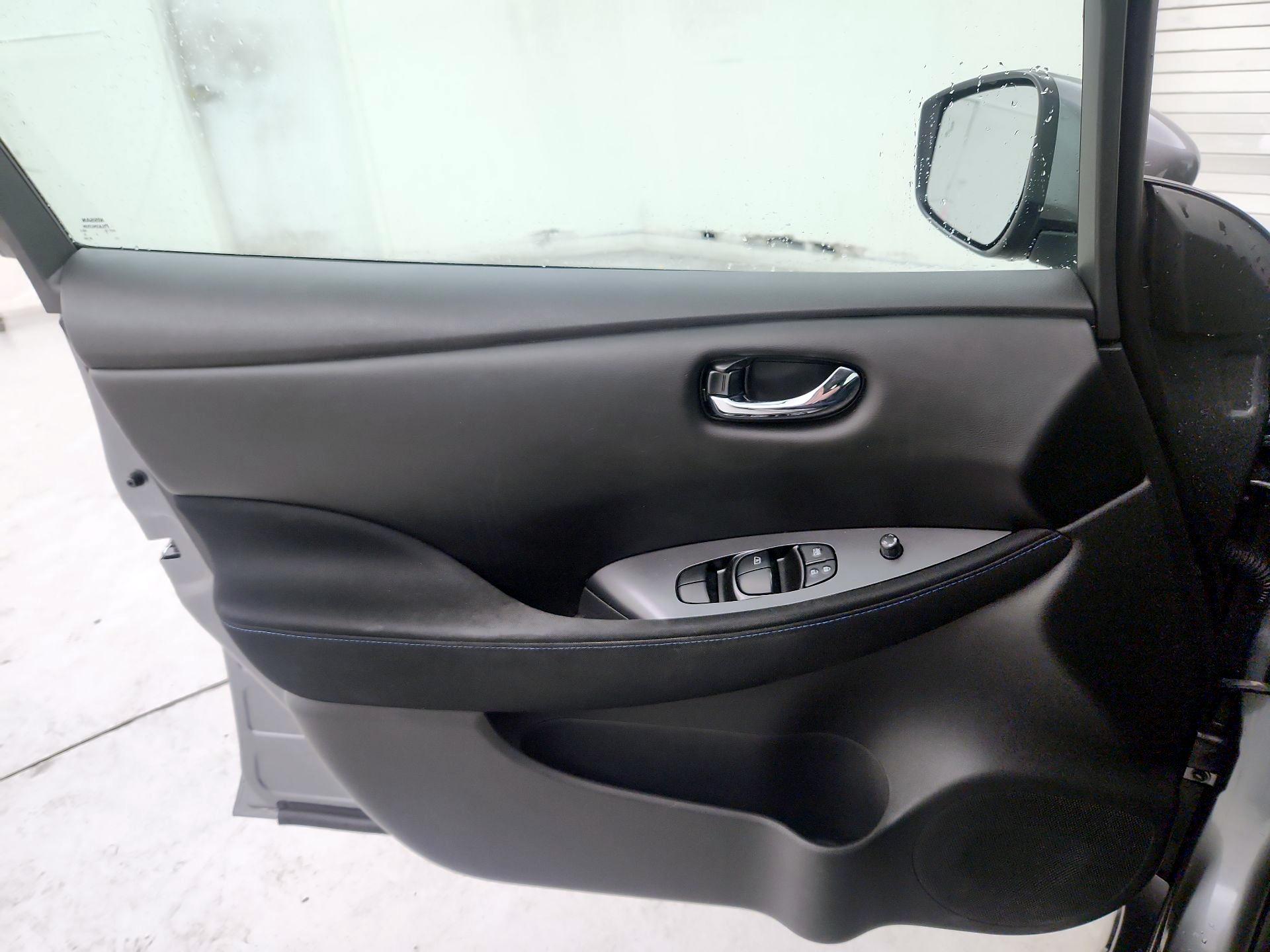 Thumbnail: 2021 Nissan Leaf - 12