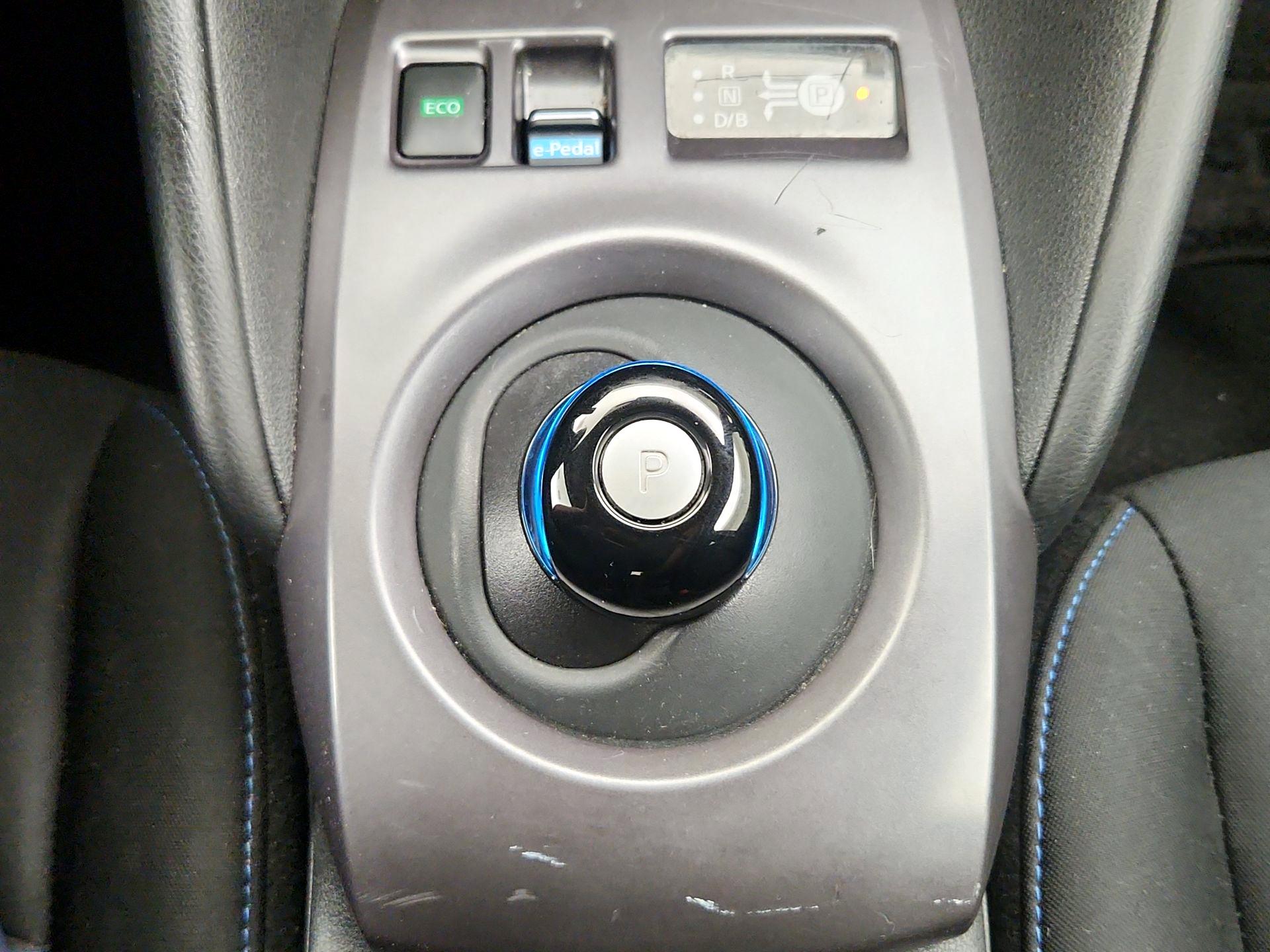 Thumbnail: 2021 Nissan Leaf - 17