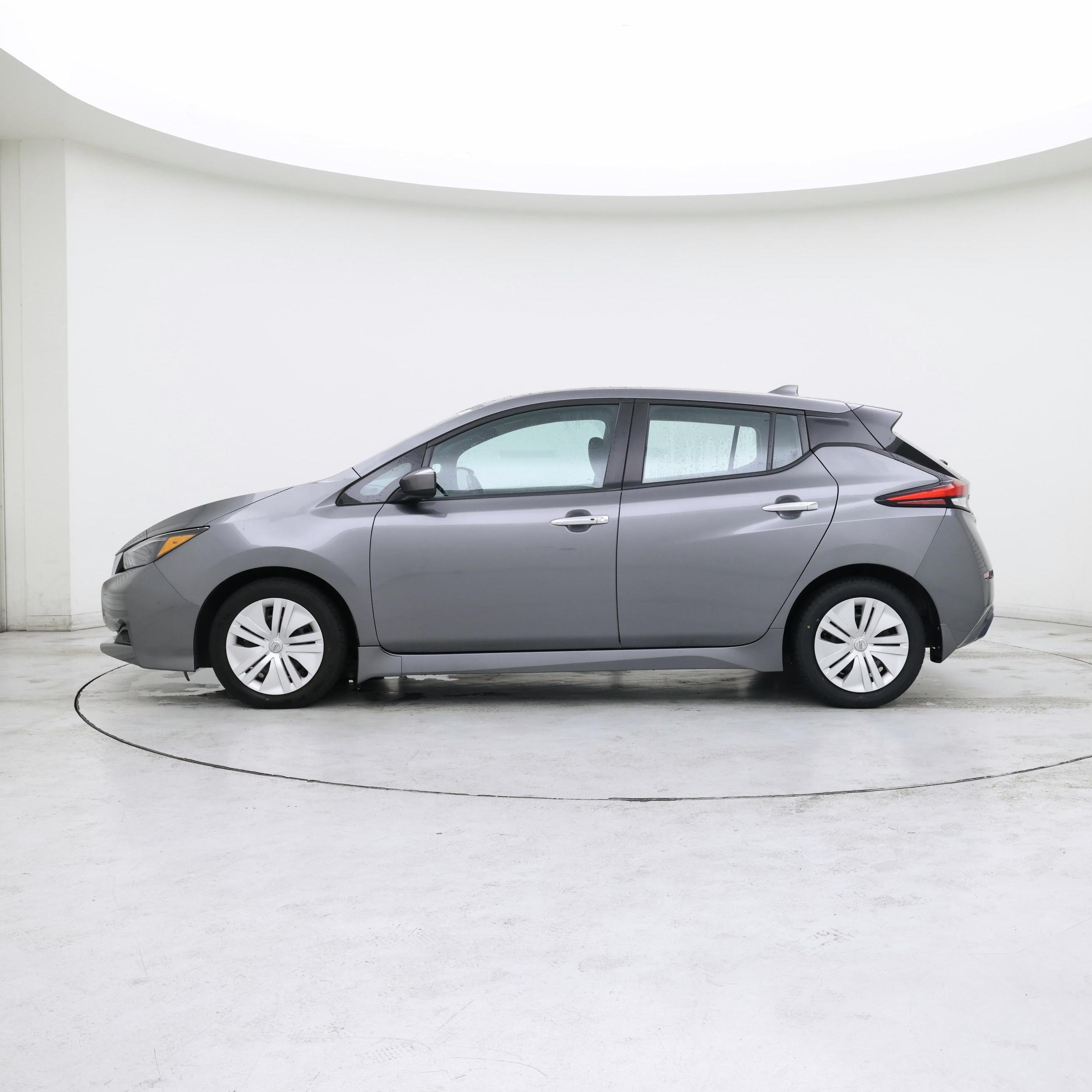 Thumbnail: 2021 Nissan Leaf - 3
