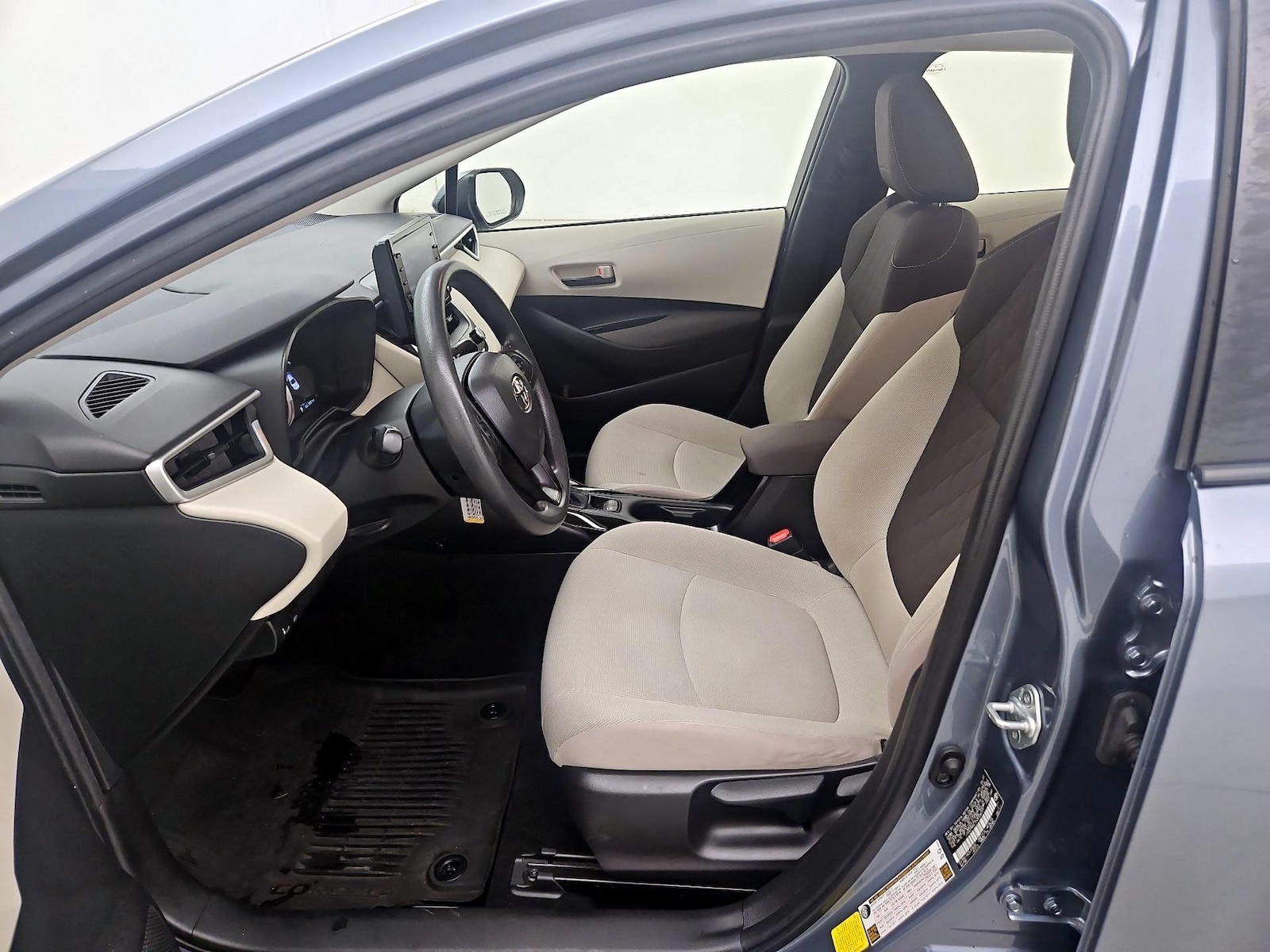 2022 Toyota Corolla LE - Photo 12