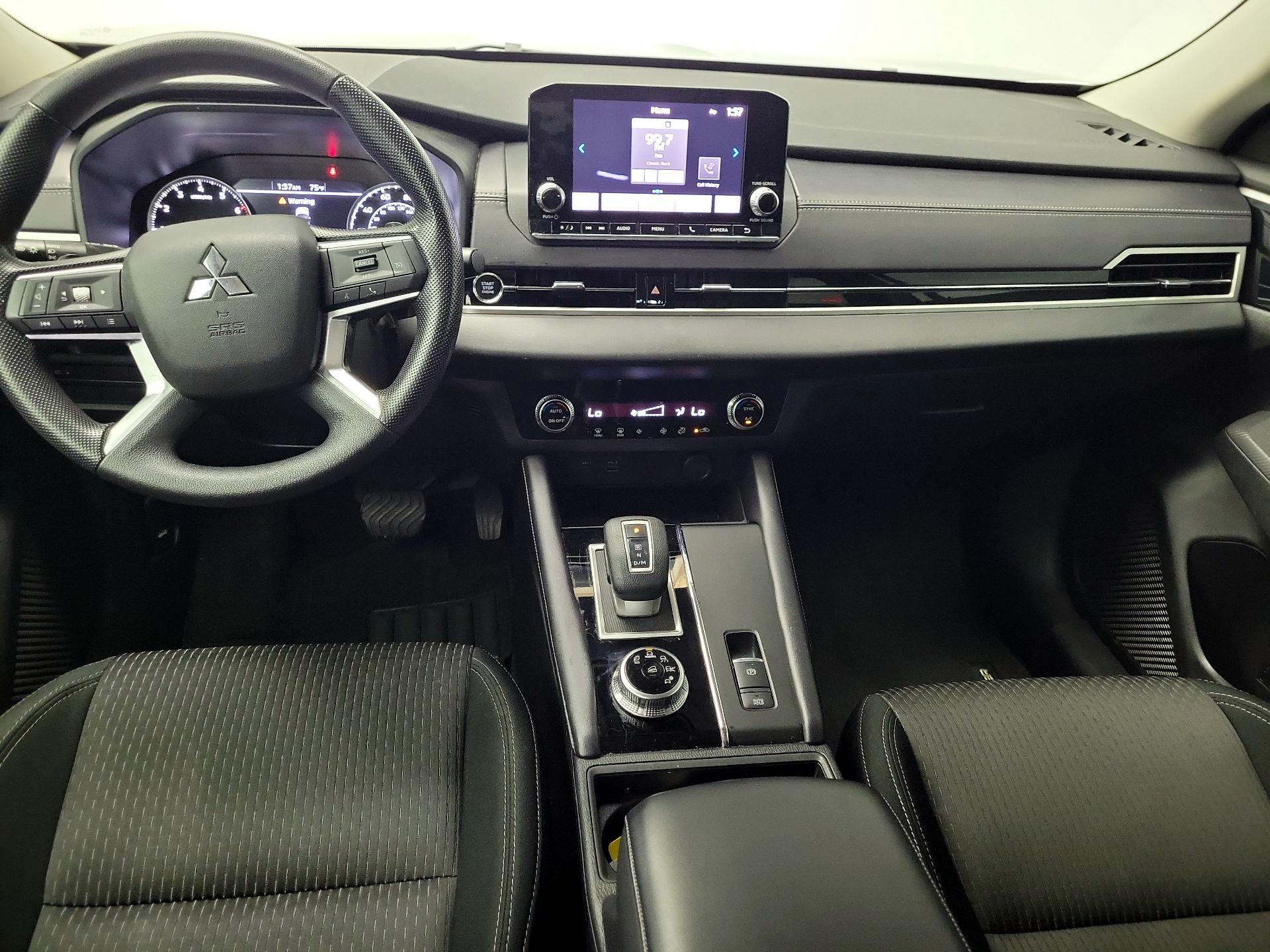 Thumbnail: 2024 Mitsubishi Outlander - 9