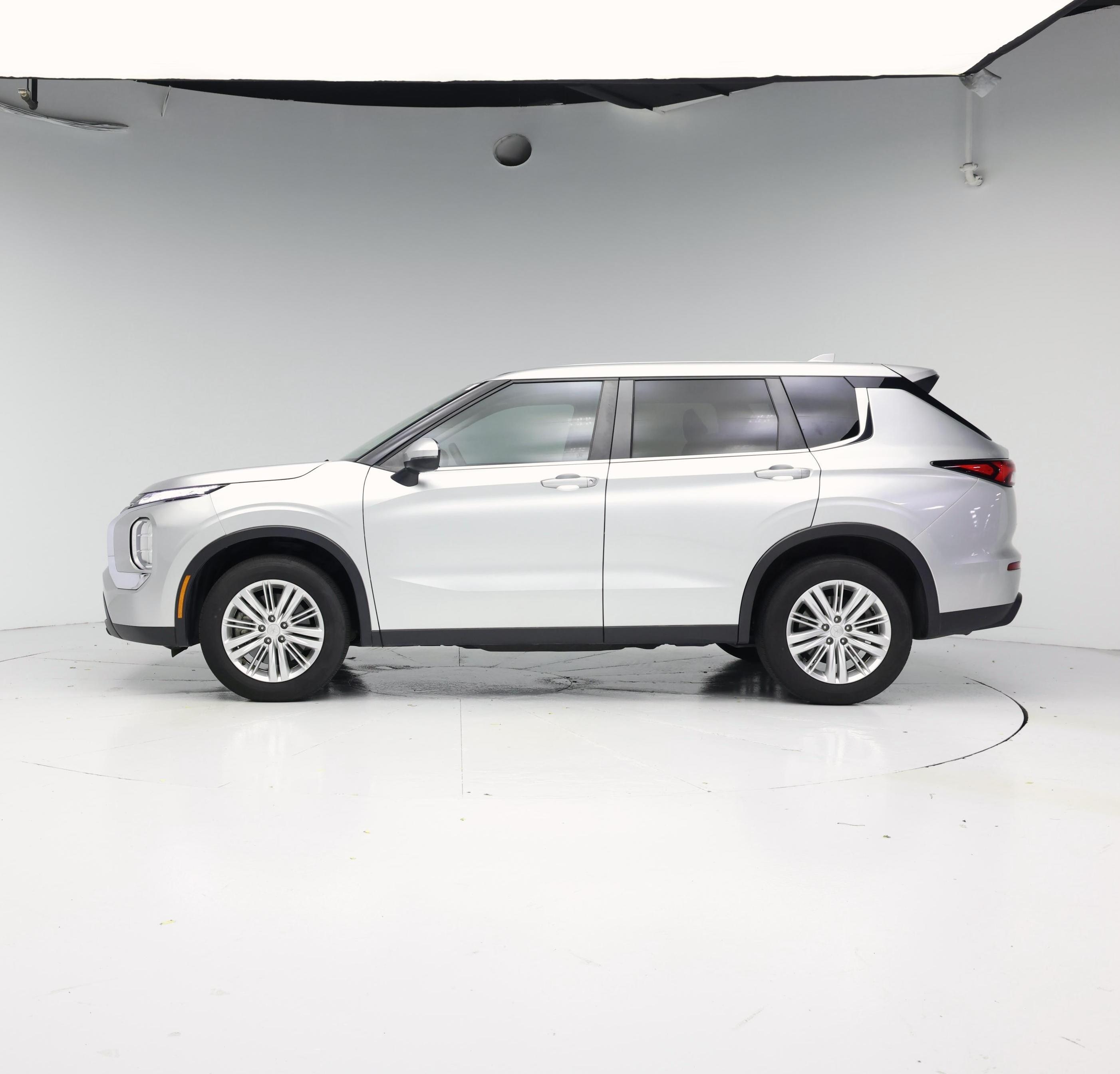 Thumbnail: 2024 Mitsubishi Outlander - 3