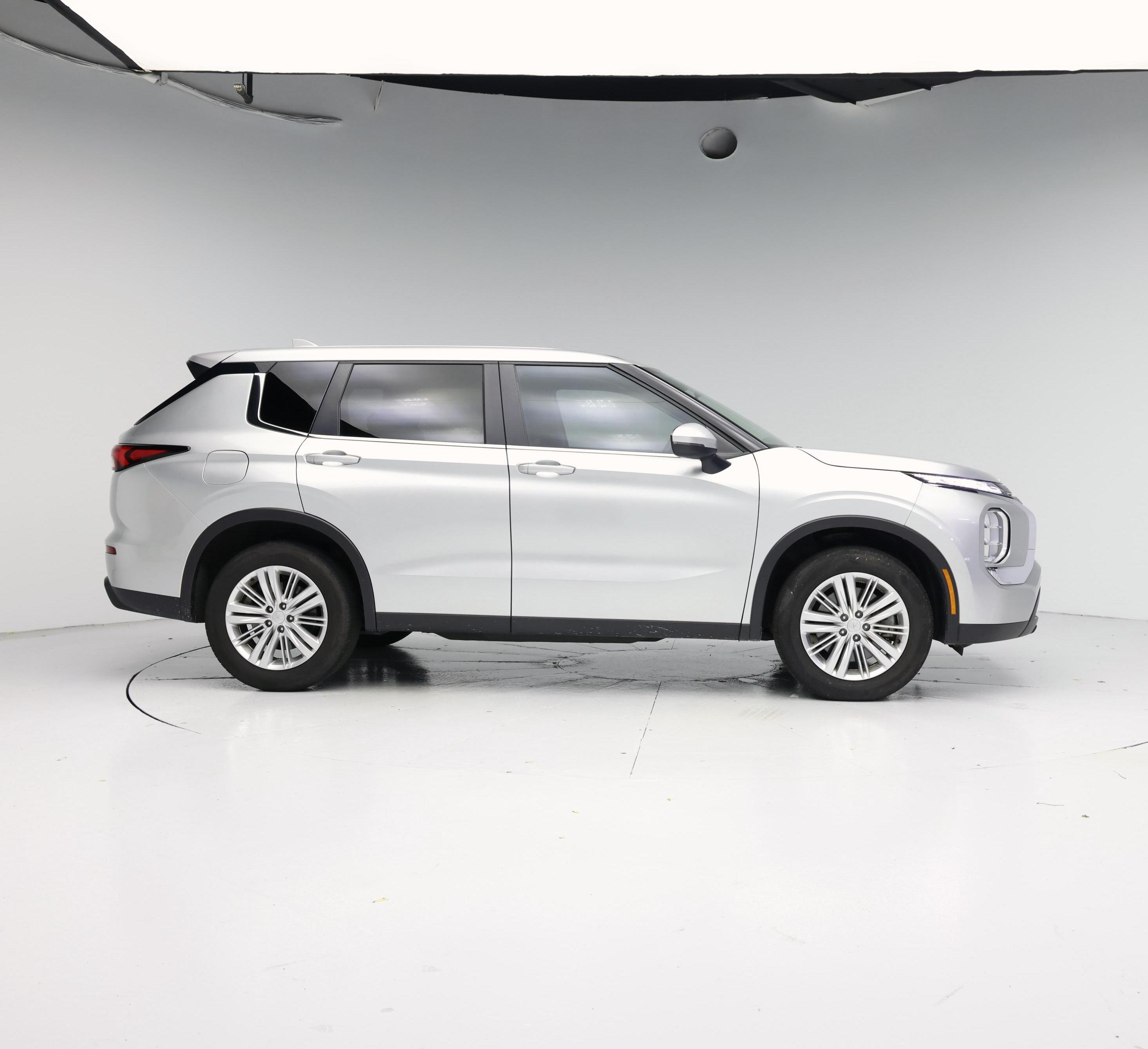 Thumbnail: 2024 Mitsubishi Outlander - 7