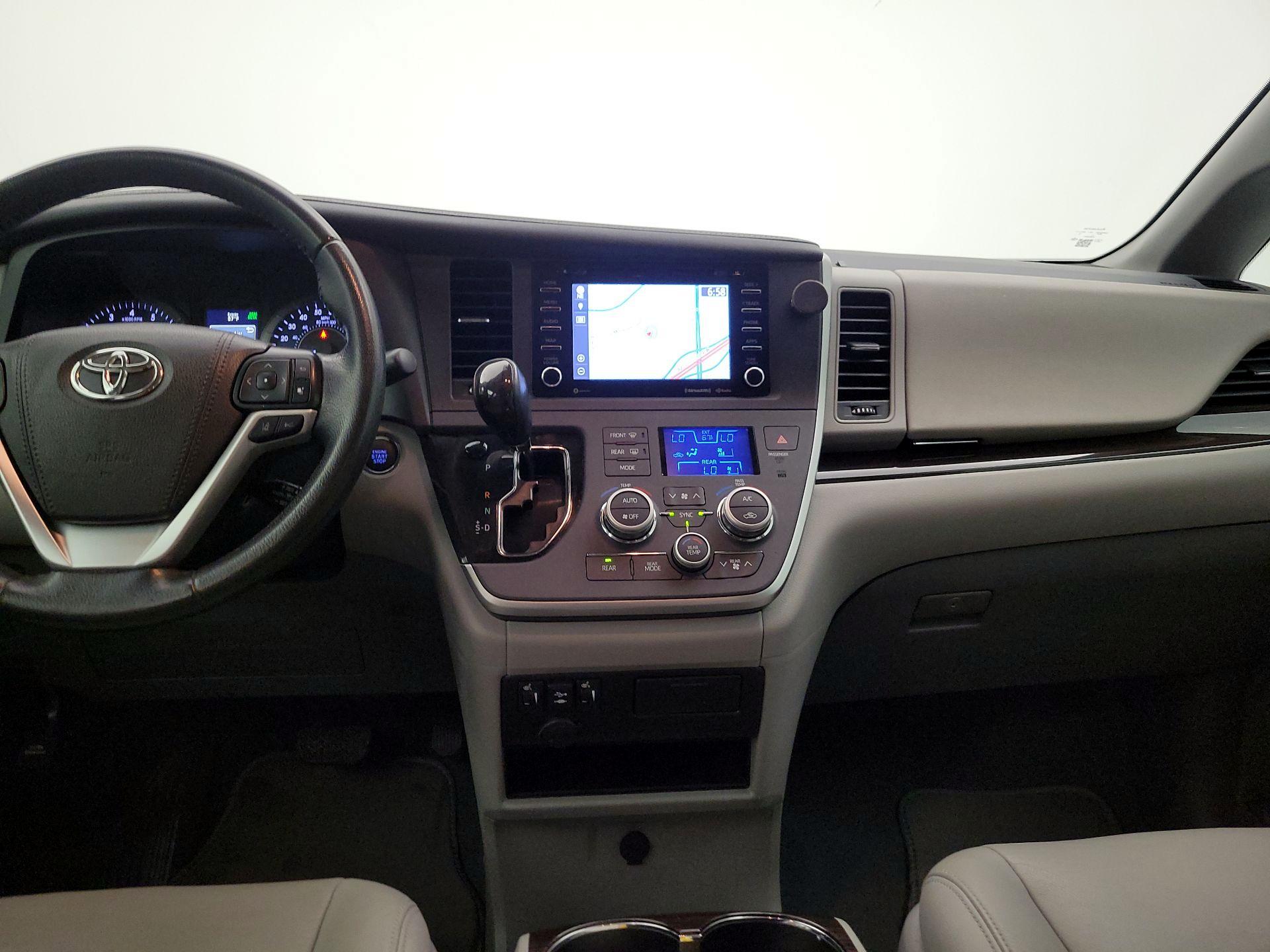 Thumbnail: 2020 Toyota Sienna - 9