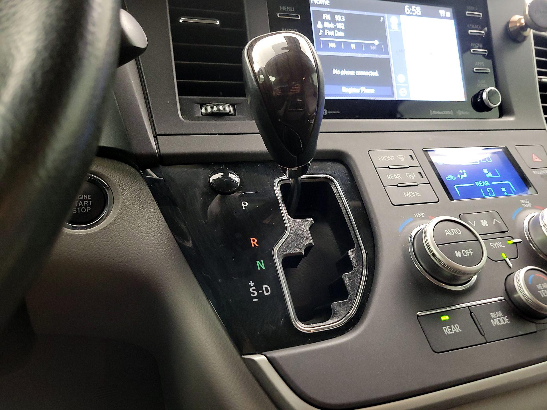 Thumbnail: 2020 Toyota Sienna - 18