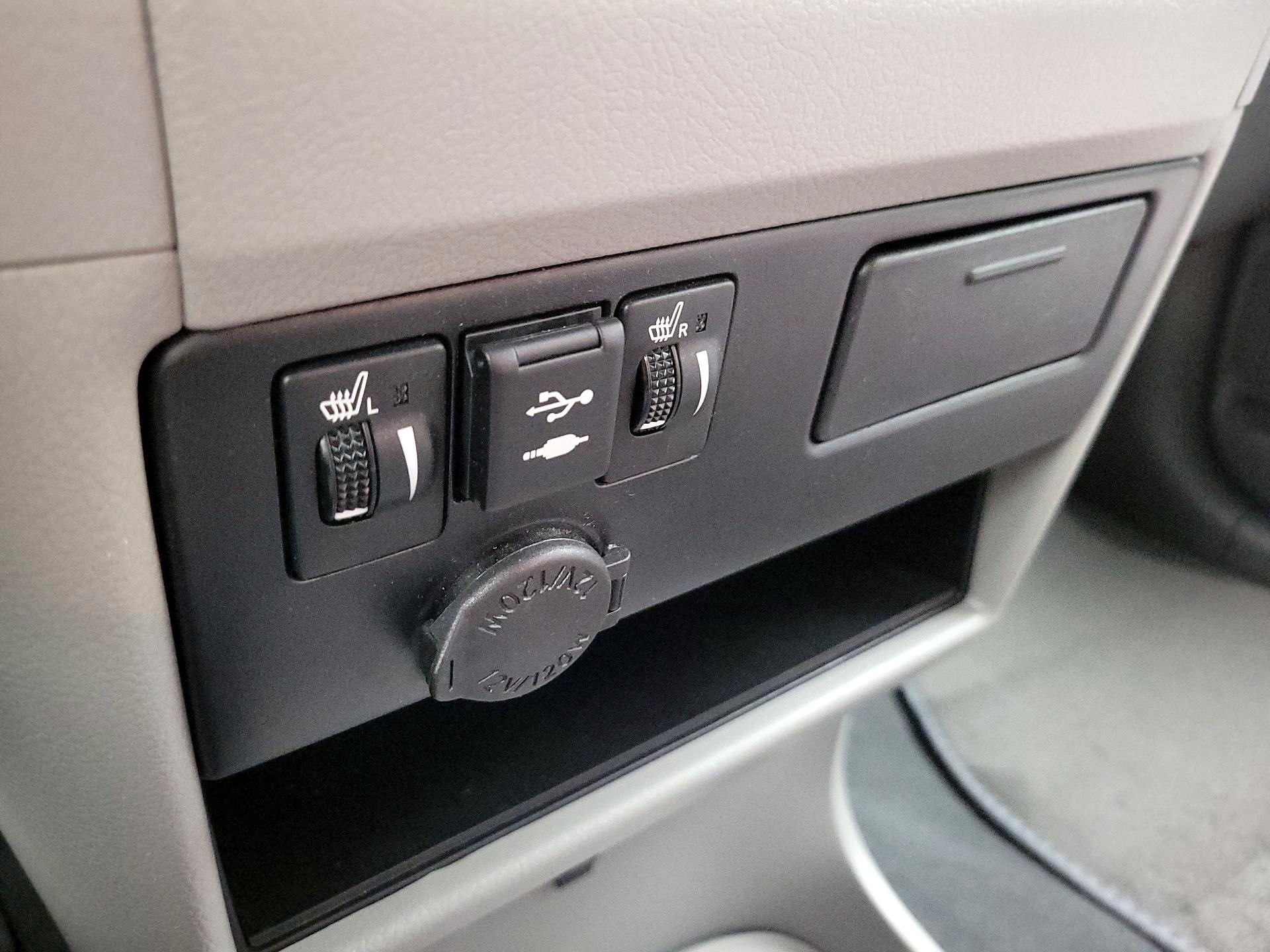 Thumbnail: 2020 Toyota Sienna - 19