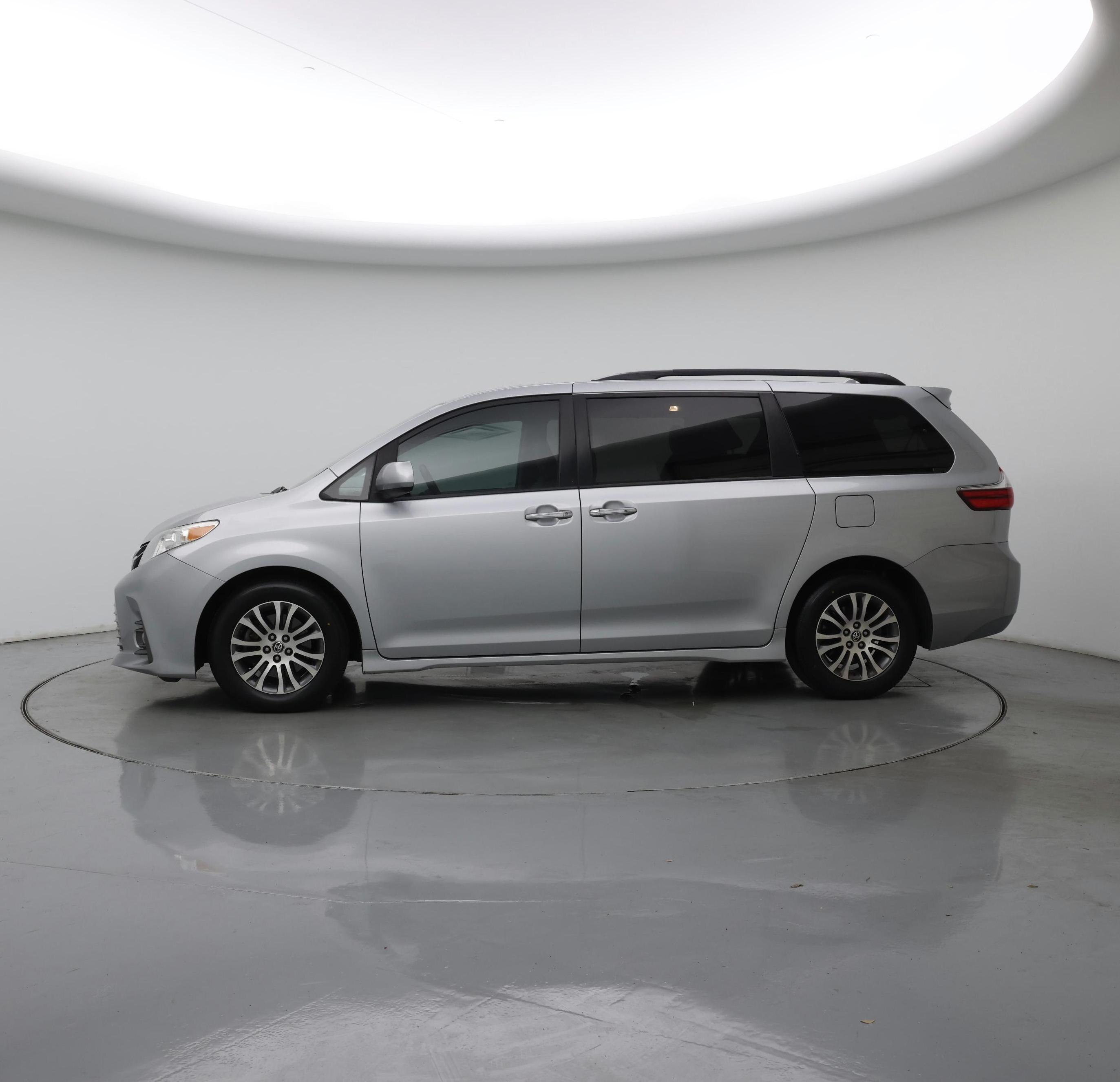 Thumbnail: 2020 Toyota Sienna - 3