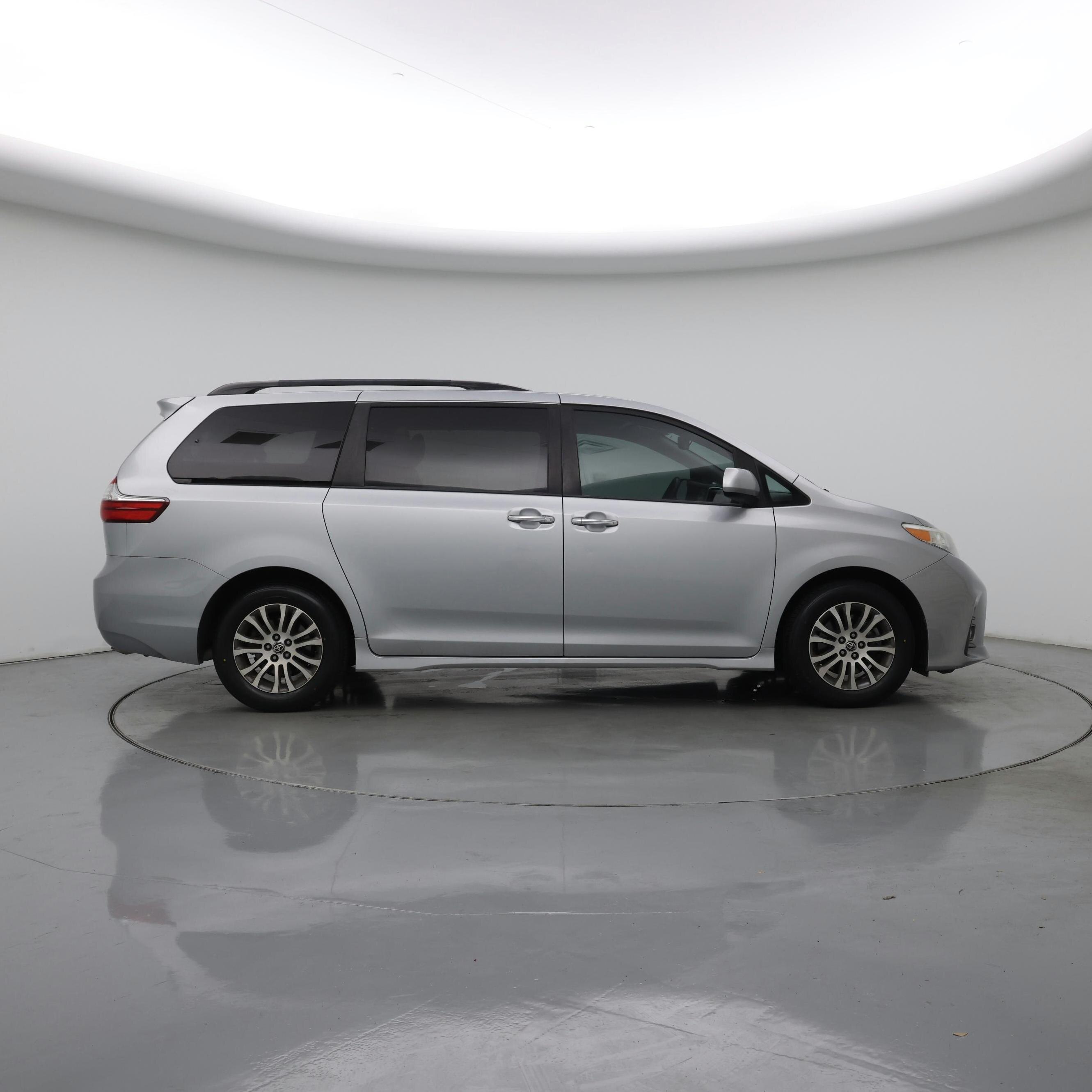 Thumbnail: 2020 Toyota Sienna - 7