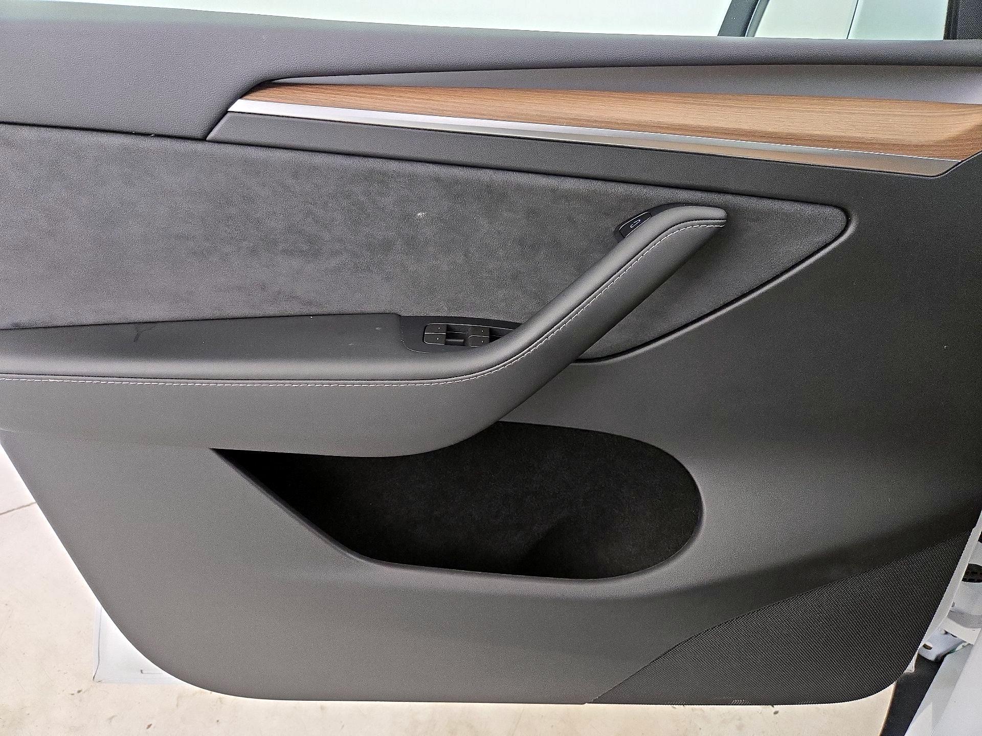 Thumbnail: 2023 Tesla Model Y - 12