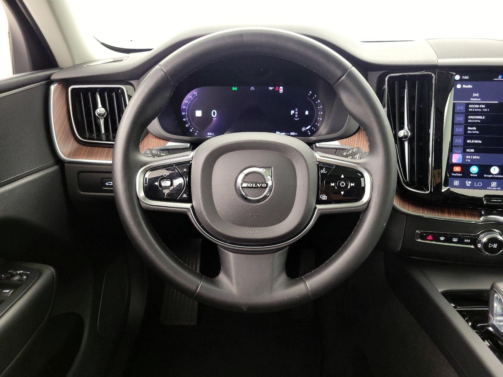2024 Volvo XC60 Plus - Photo 11
