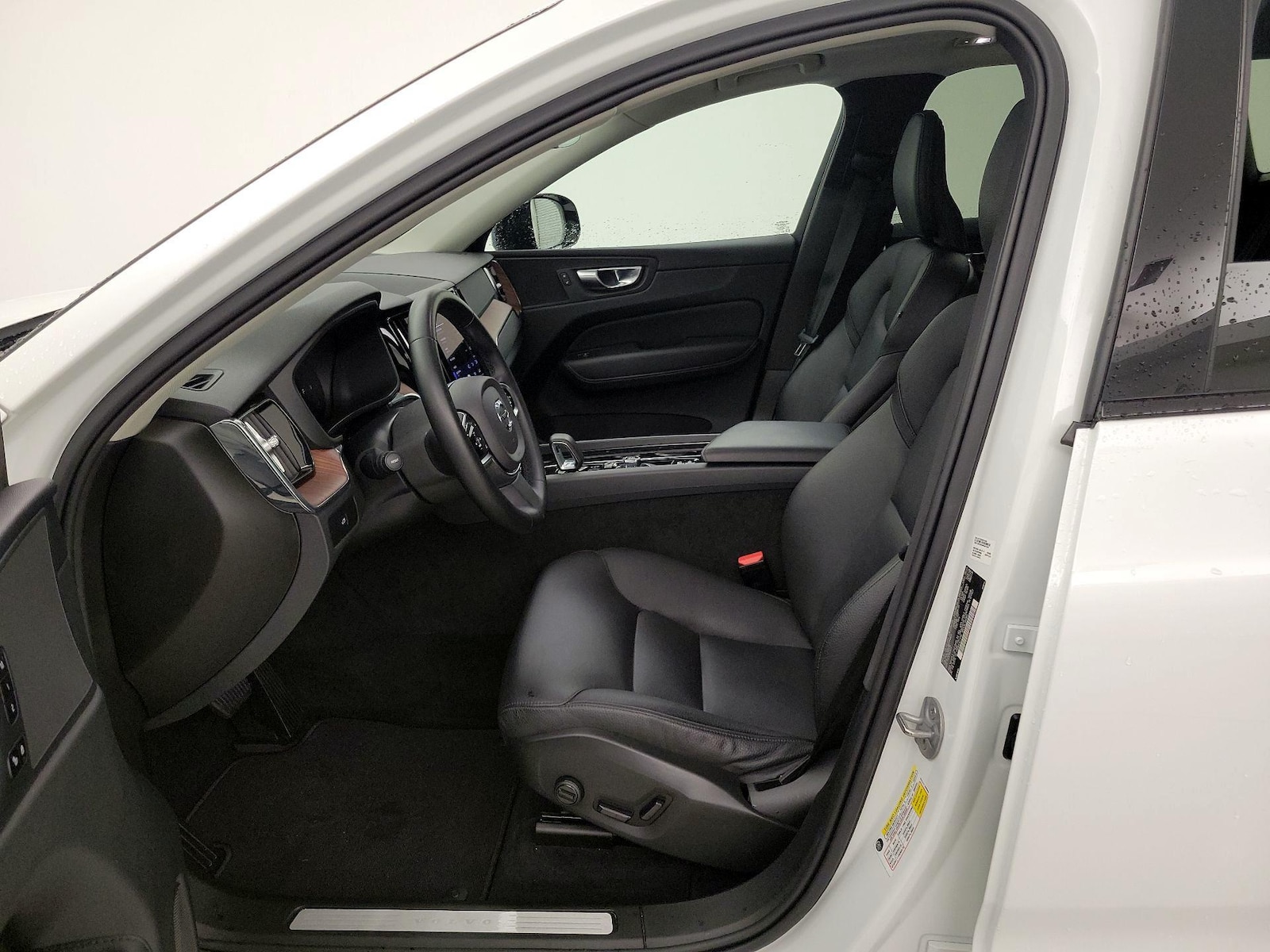 2024 Volvo XC60 Plus - Photo 12