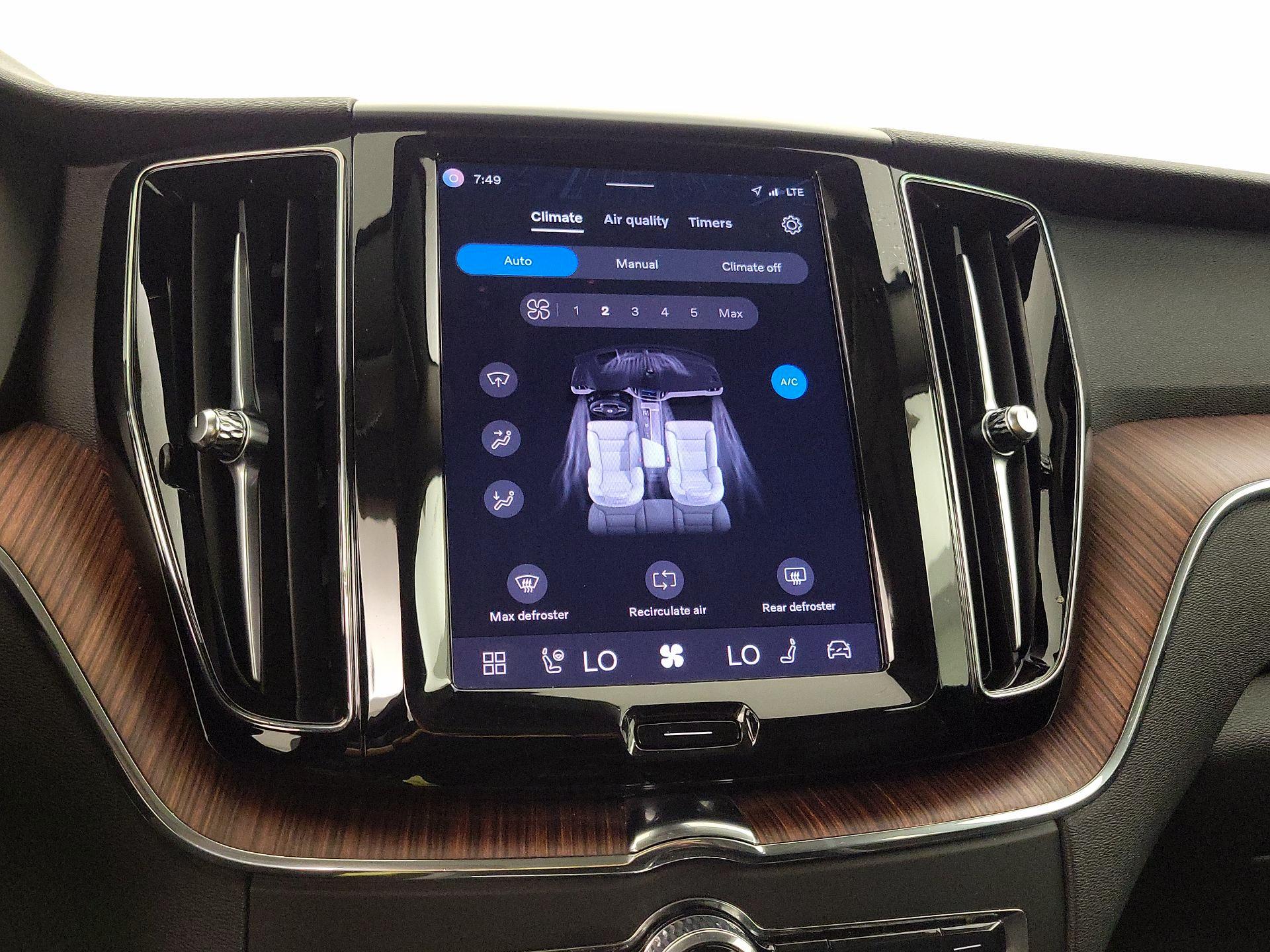 Thumbnail: 2024 Volvo XC60 - 16