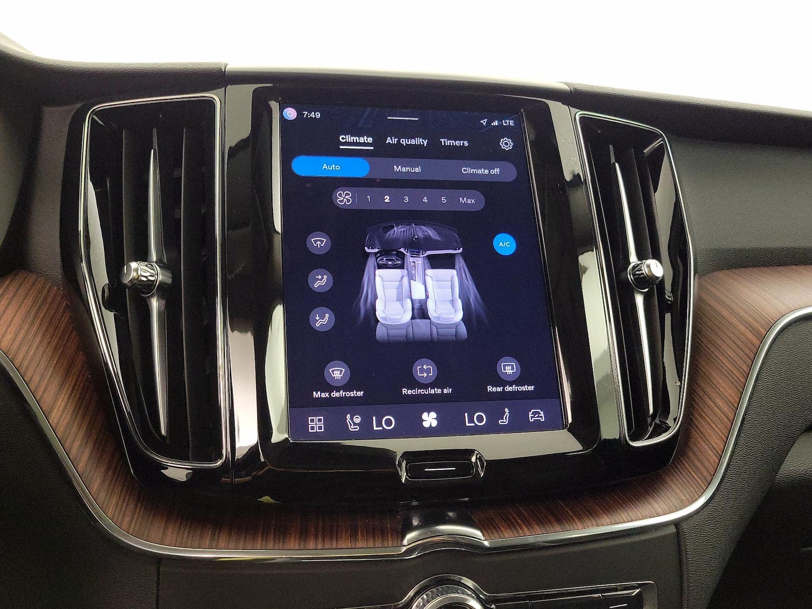 2024 Volvo XC60 Plus - Photo 17