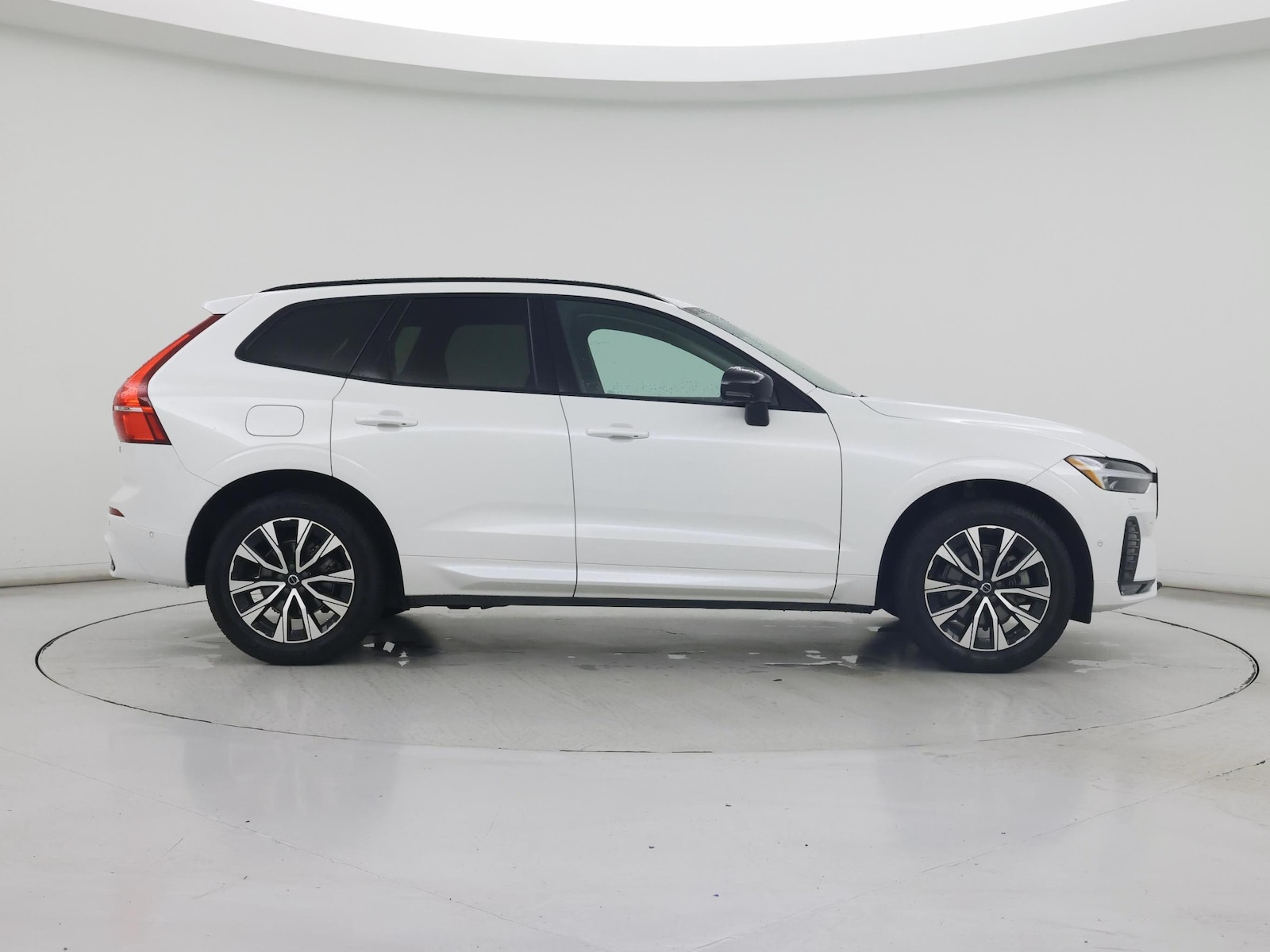 2024 Volvo XC60 Plus - Photo 8