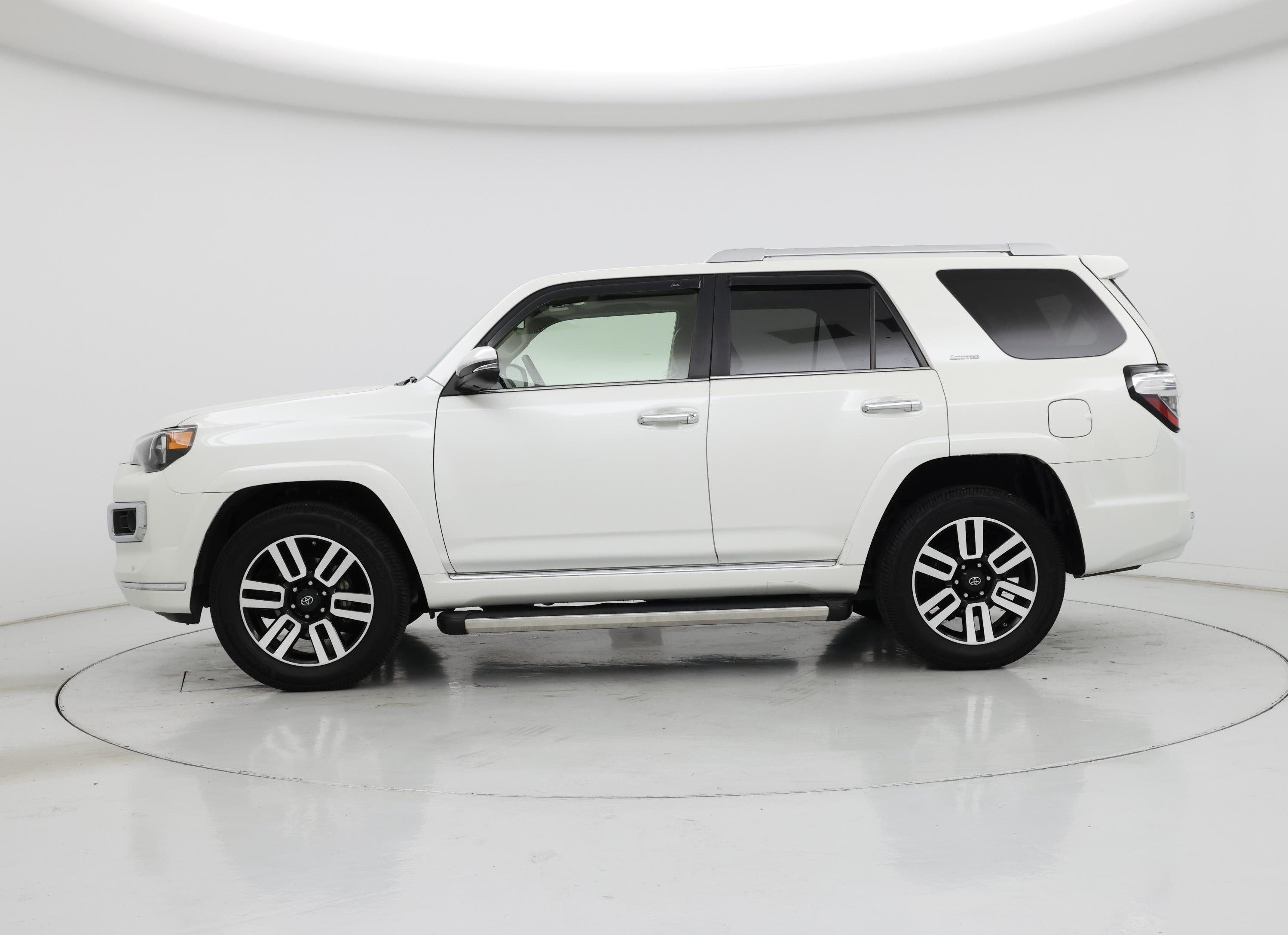 Thumbnail: 2018 Toyota 4Runner - 3