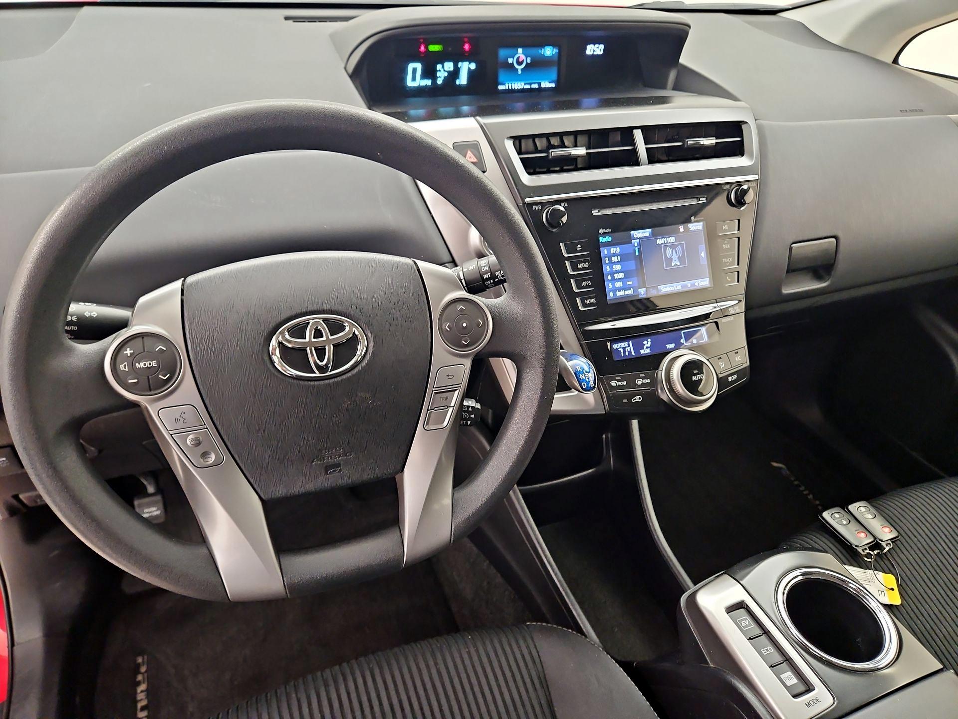 Thumbnail: 2015 Toyota Prius v - 9