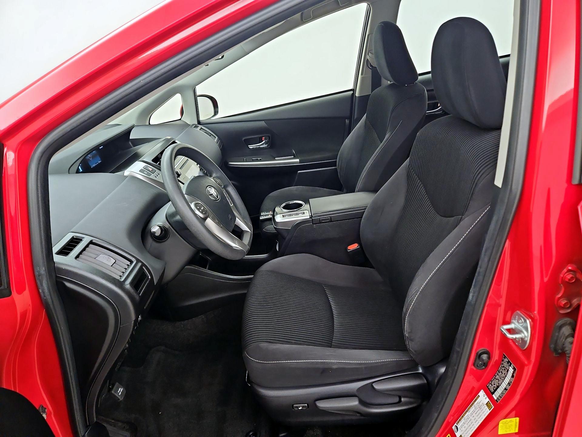 Thumbnail: 2015 Toyota Prius v - 11