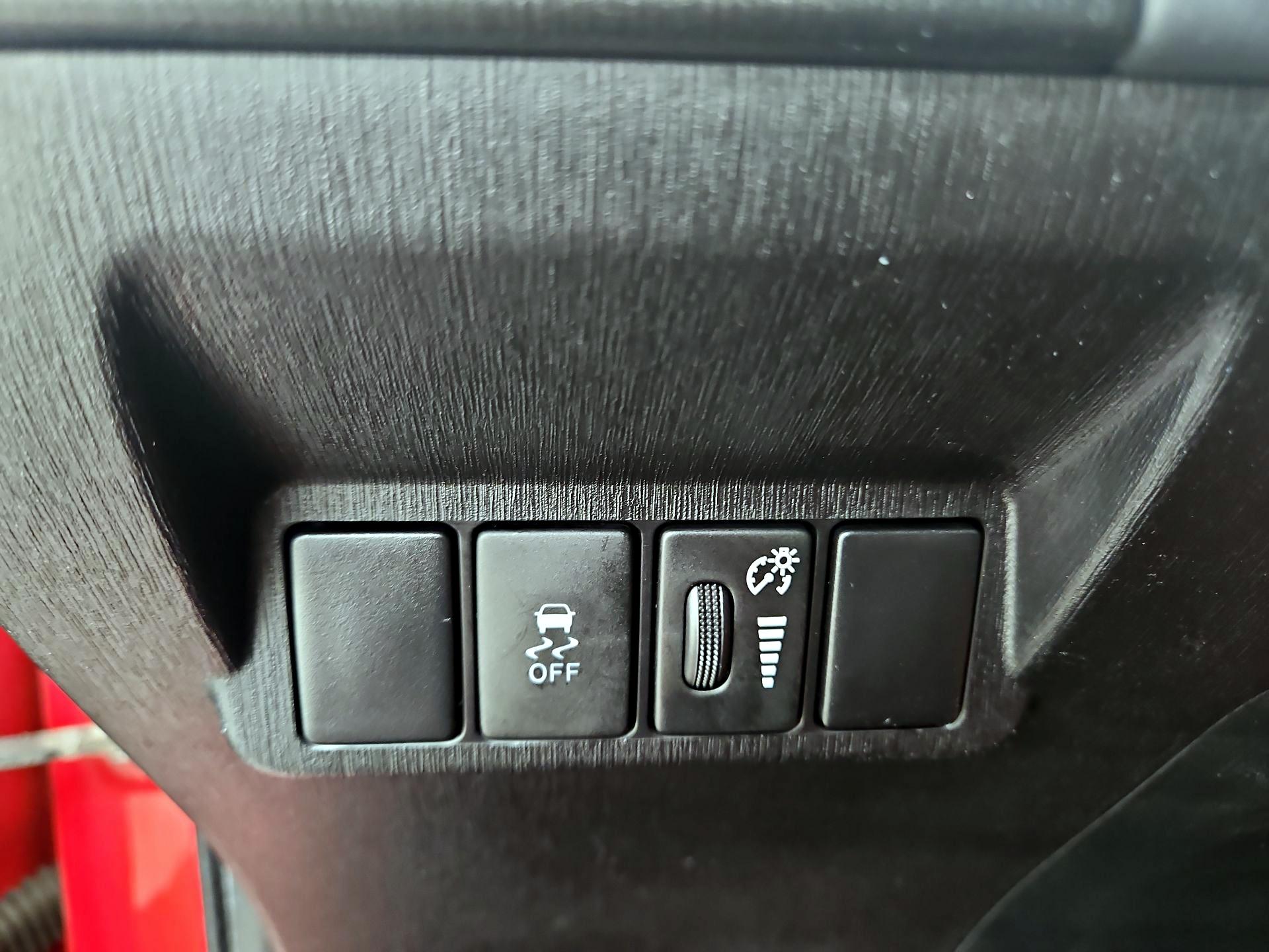 Thumbnail: 2015 Toyota Prius v - 13