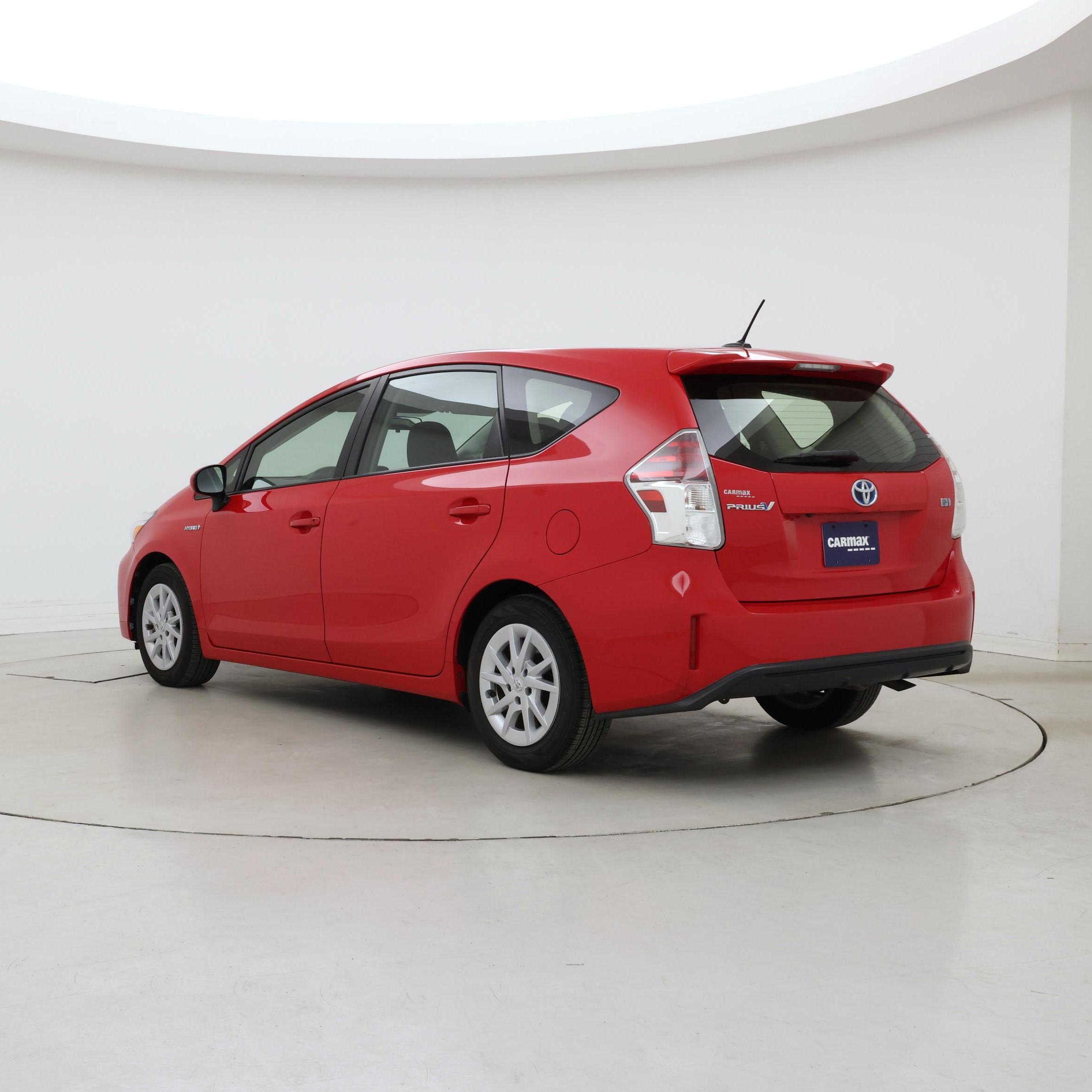 Thumbnail: 2015 Toyota Prius v - 2