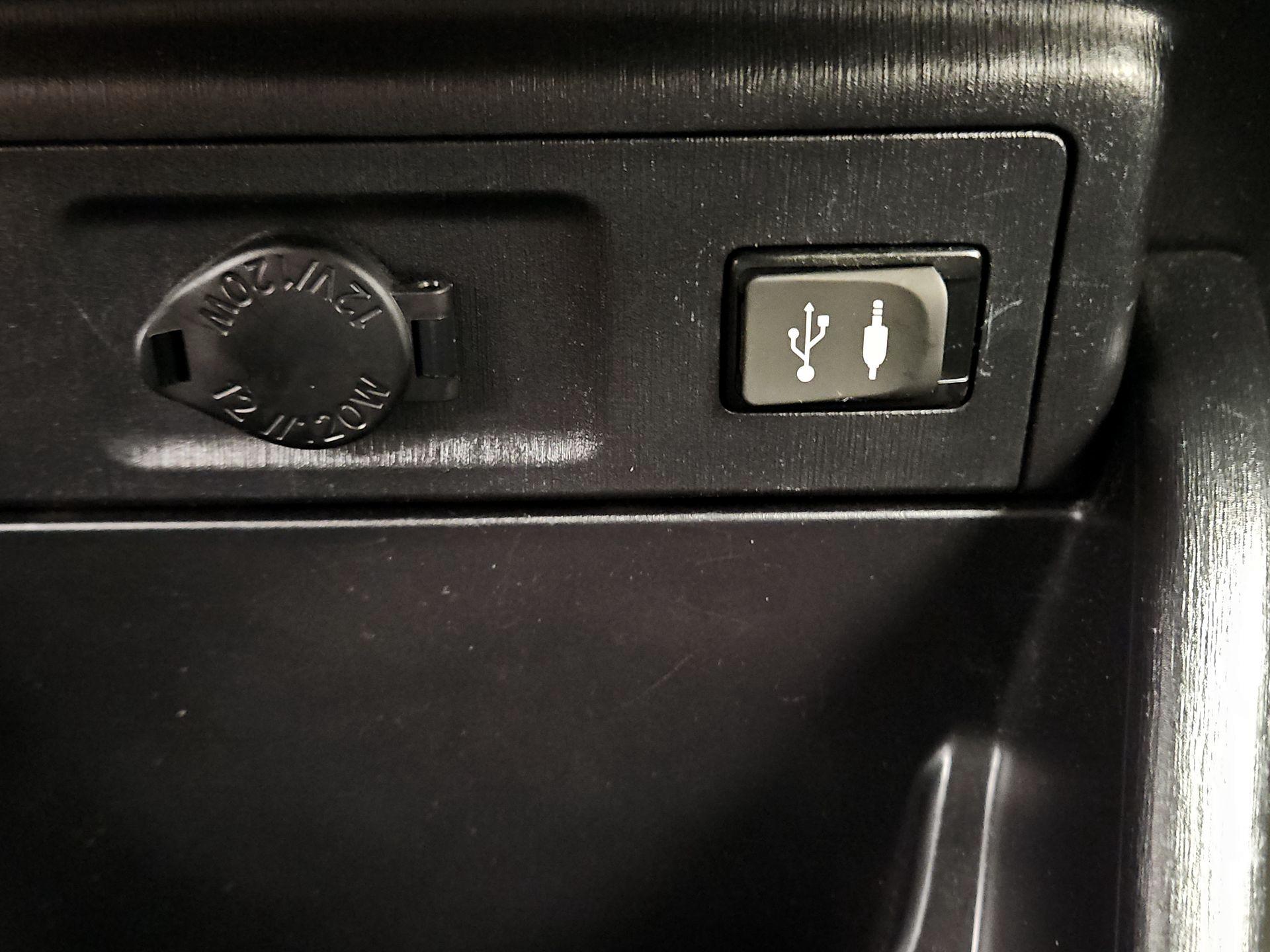 Thumbnail: 2015 Toyota Prius v - 19