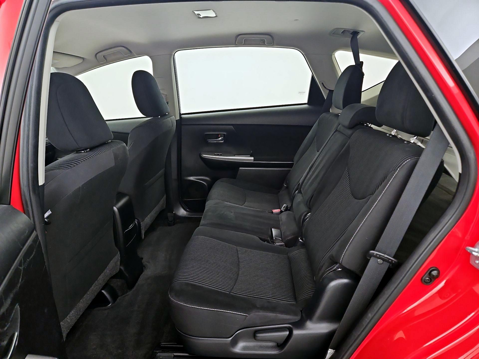 Thumbnail: 2015 Toyota Prius v - 20